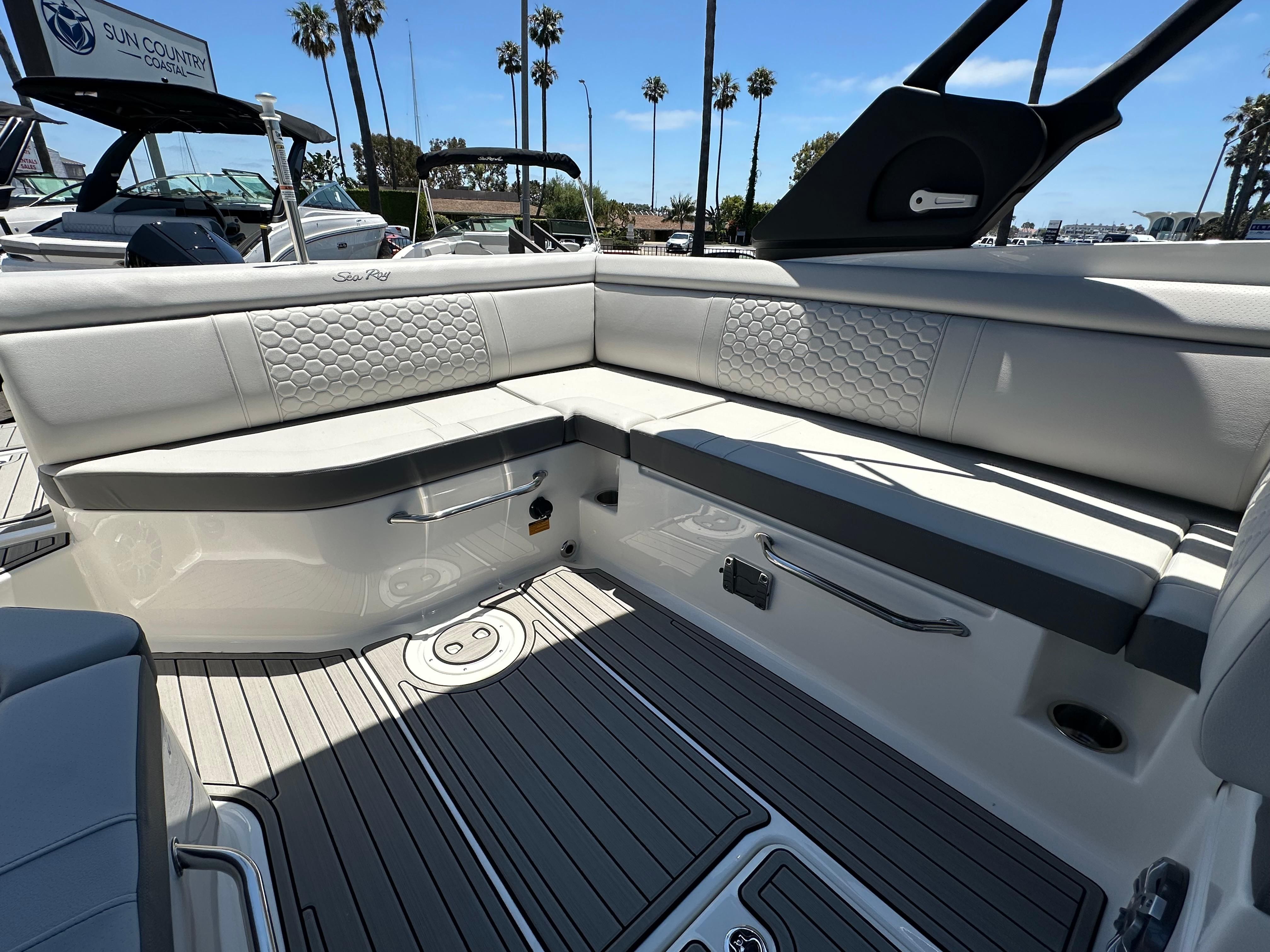 2024 Sea Ray SDX 270 Outboard - 4