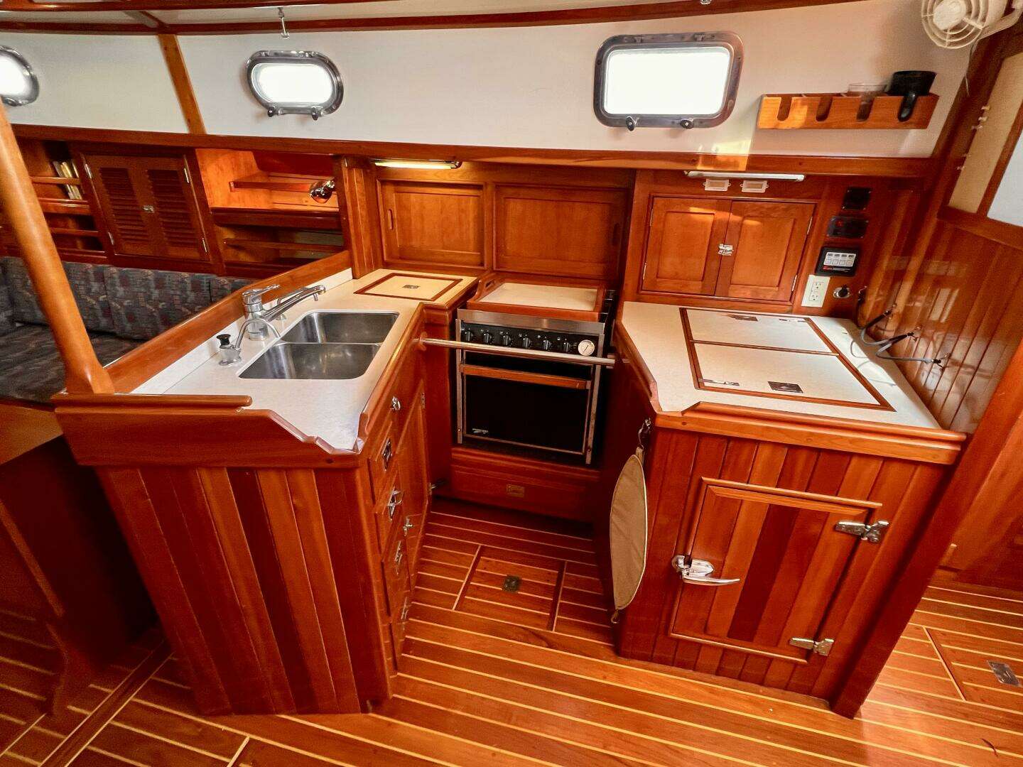 2001 Shannon 43 Cutter - Image 18