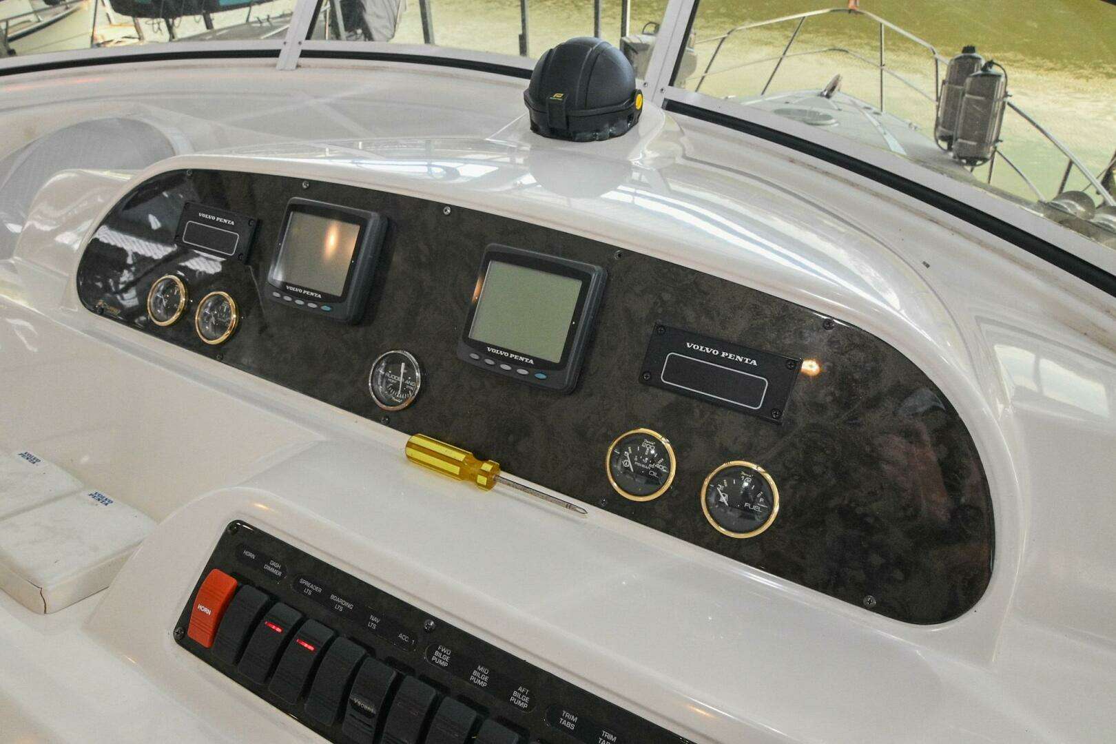 2002 Cruisers Yachts 5000 Sedan Sport - Image 111