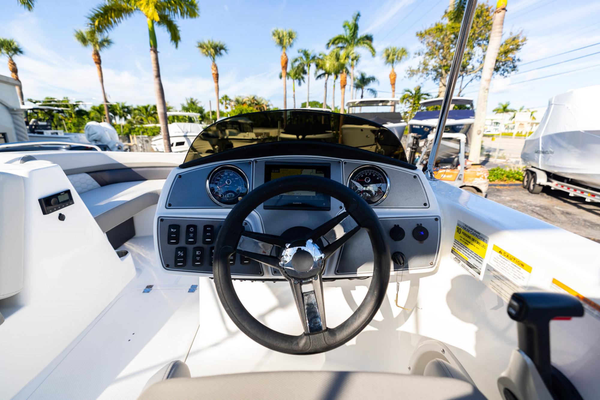 2024 Hurricane SunDeck Sport 192 RL OB - 16