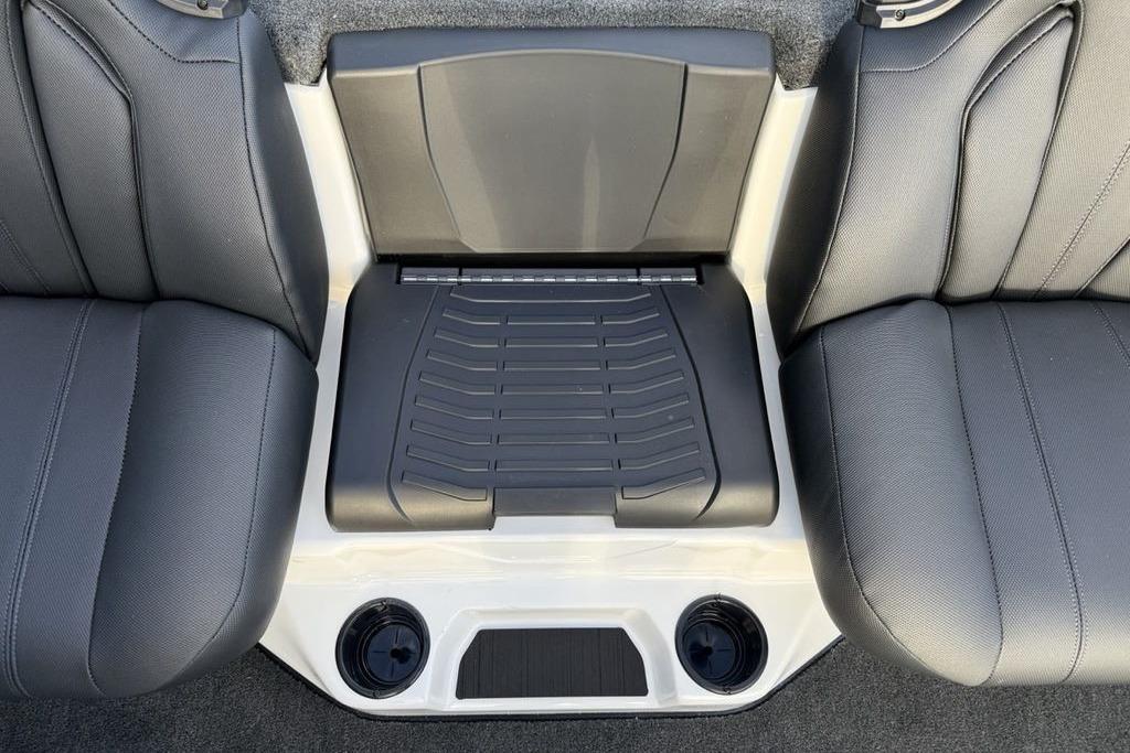 2026 Skeeter ZXR19 SE boat interior with dual seats and center console.