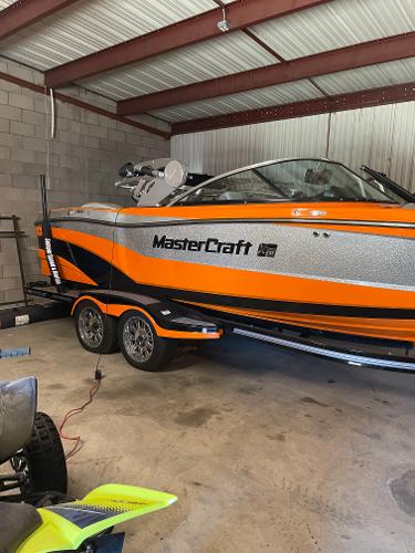 2017 MasterCraft XT23 - 16