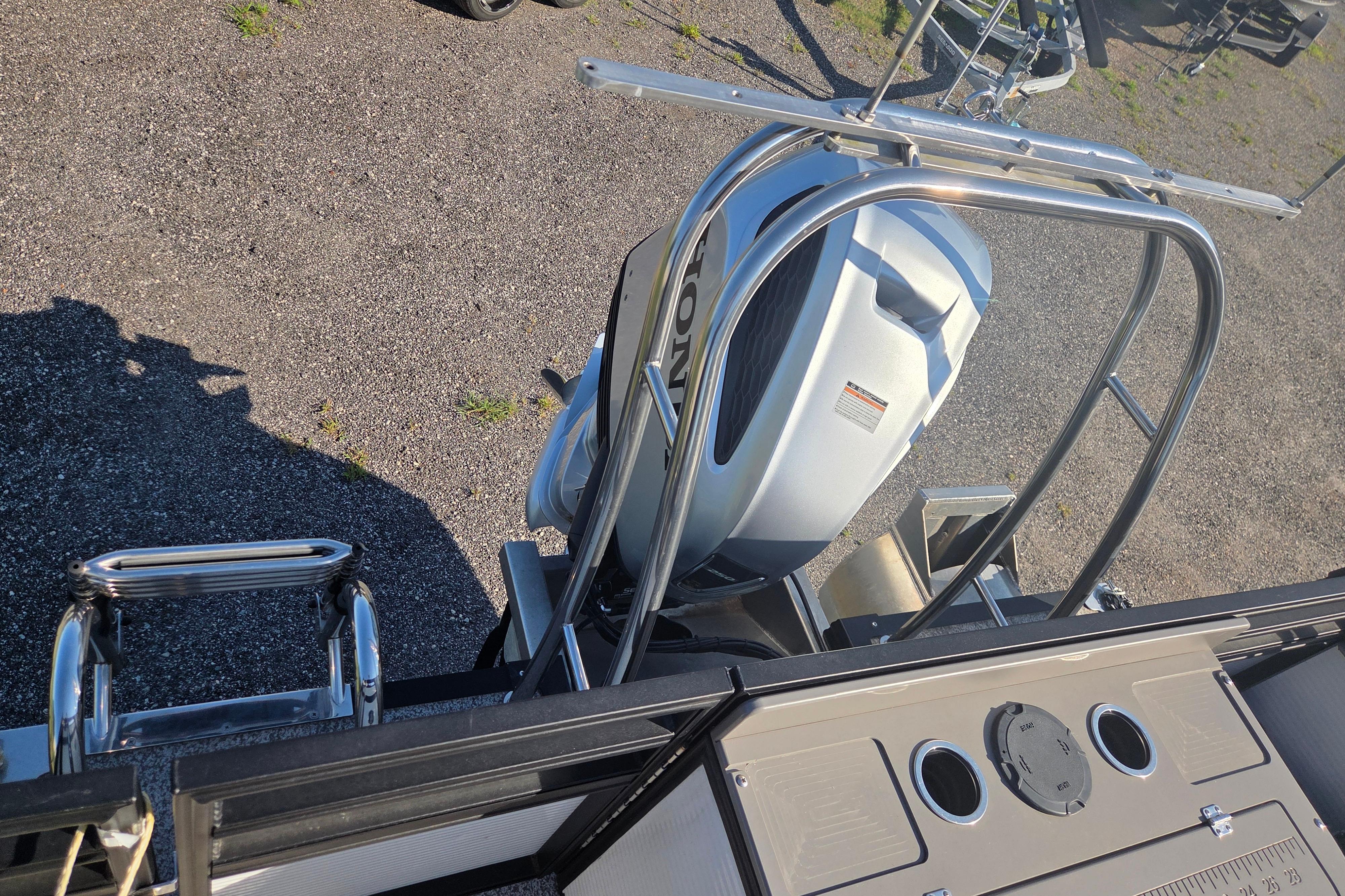 2024 Angler Qwest 8526 Pro Troll boat with Honda outboard motor, rear view.