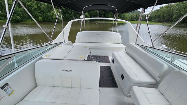 1999 Carver 350 Mariner - 9