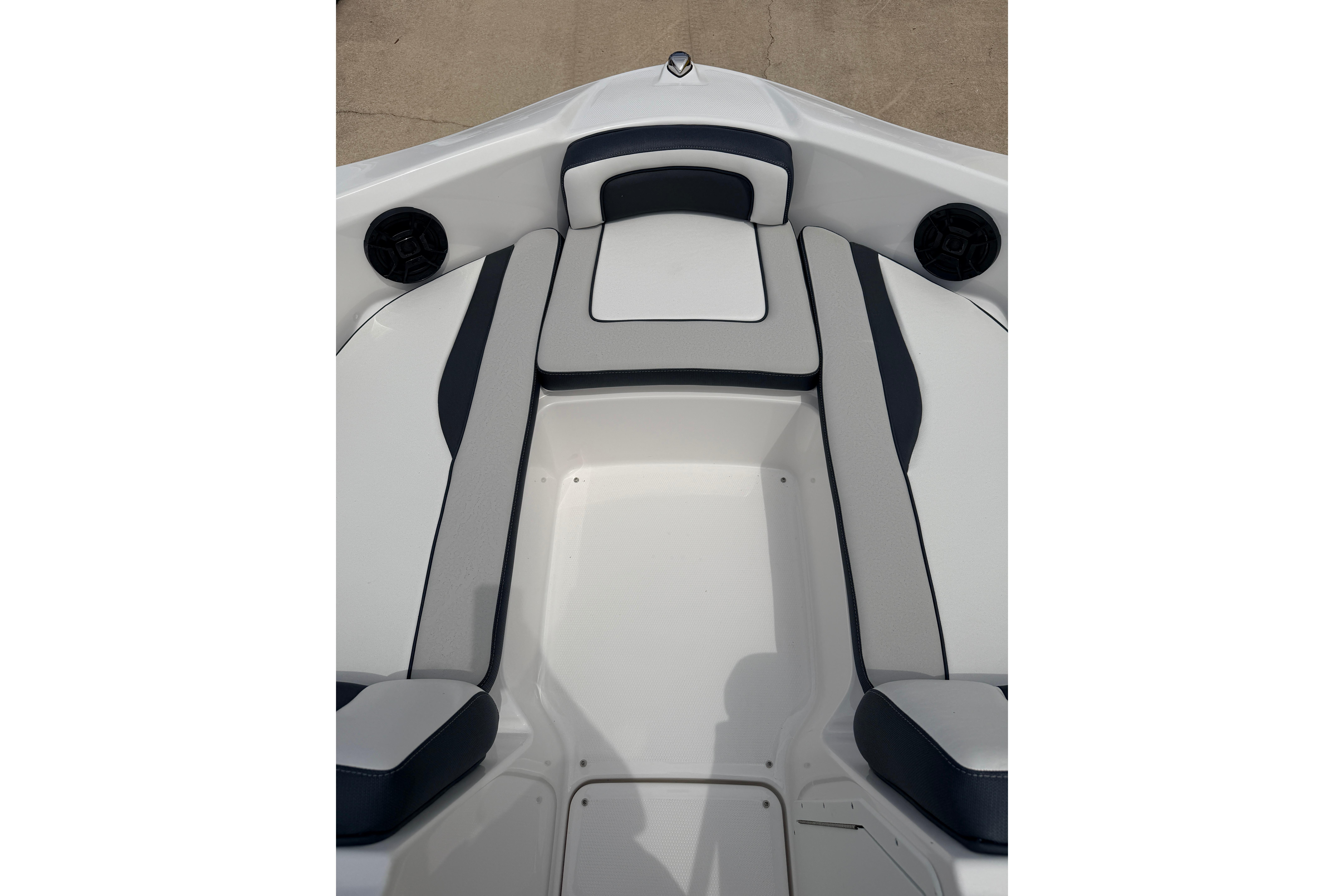 2026 Yamaha Boats SX195 interior seating with sleek white and navy design.