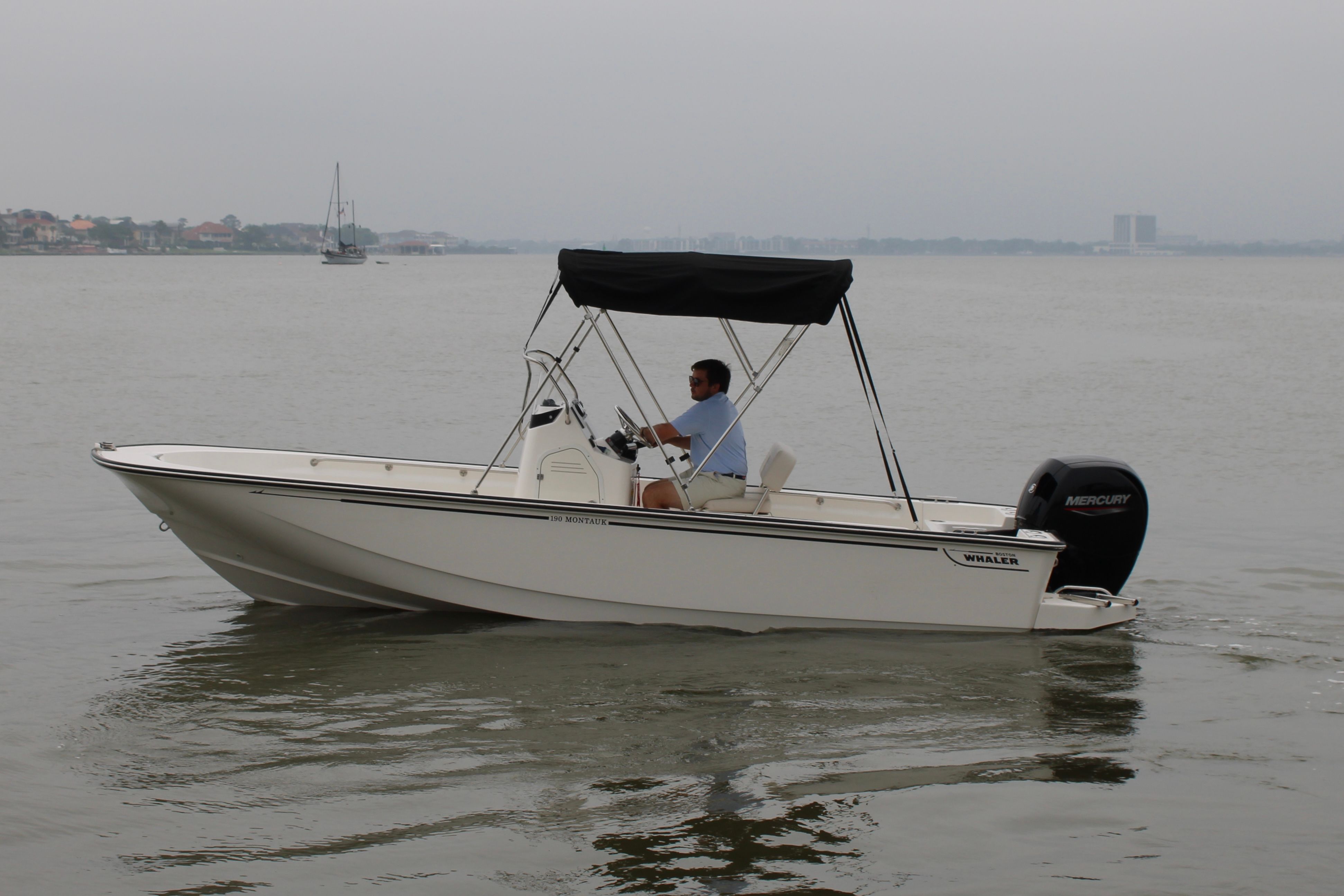 2026 Boston Whaler 190 Montauk
