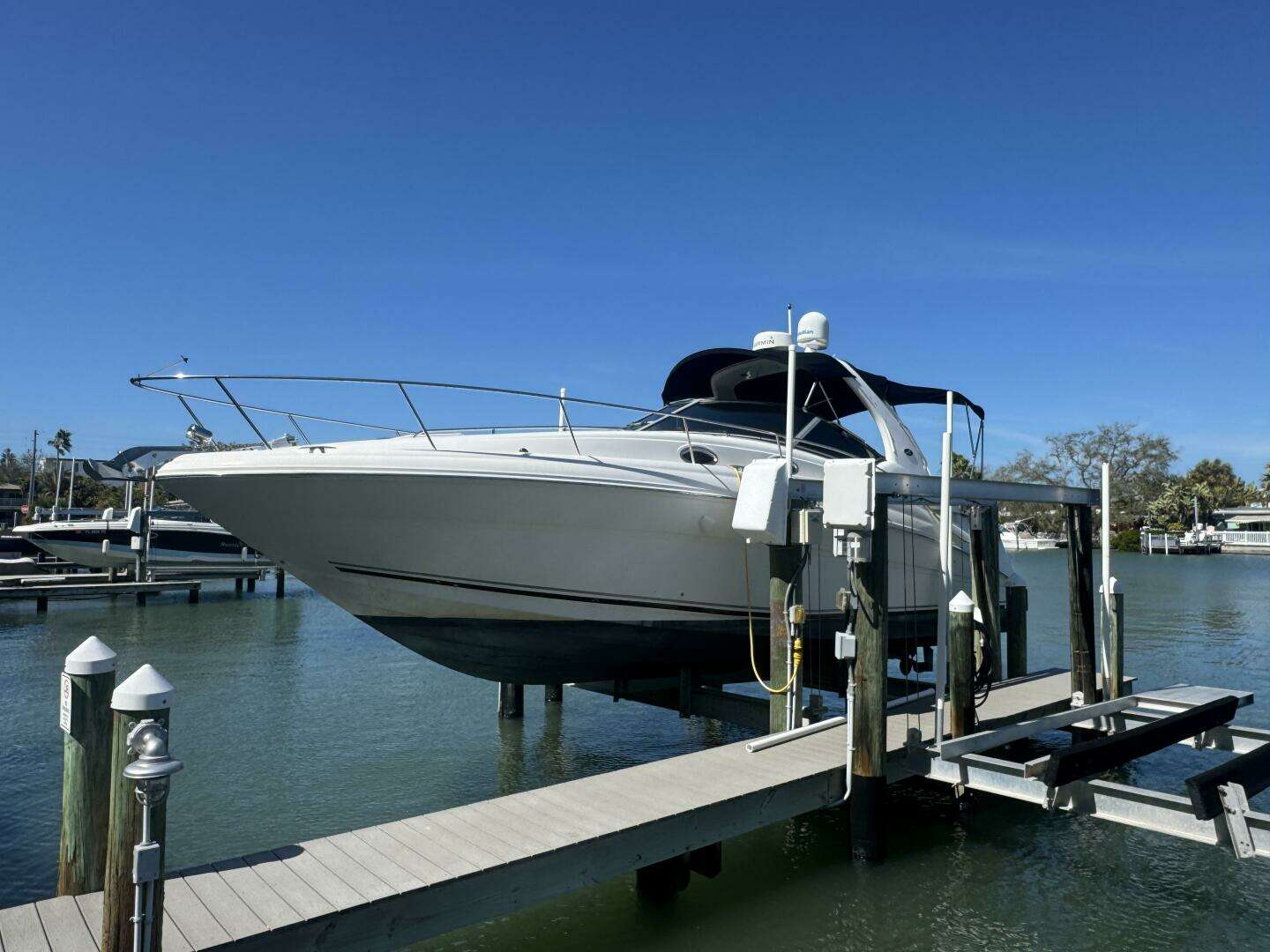 2002 Sea Ray 320 Sundancer - Image 3