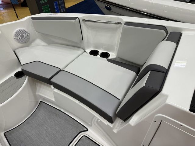 2026 Yamaha Boats AR220 - 19