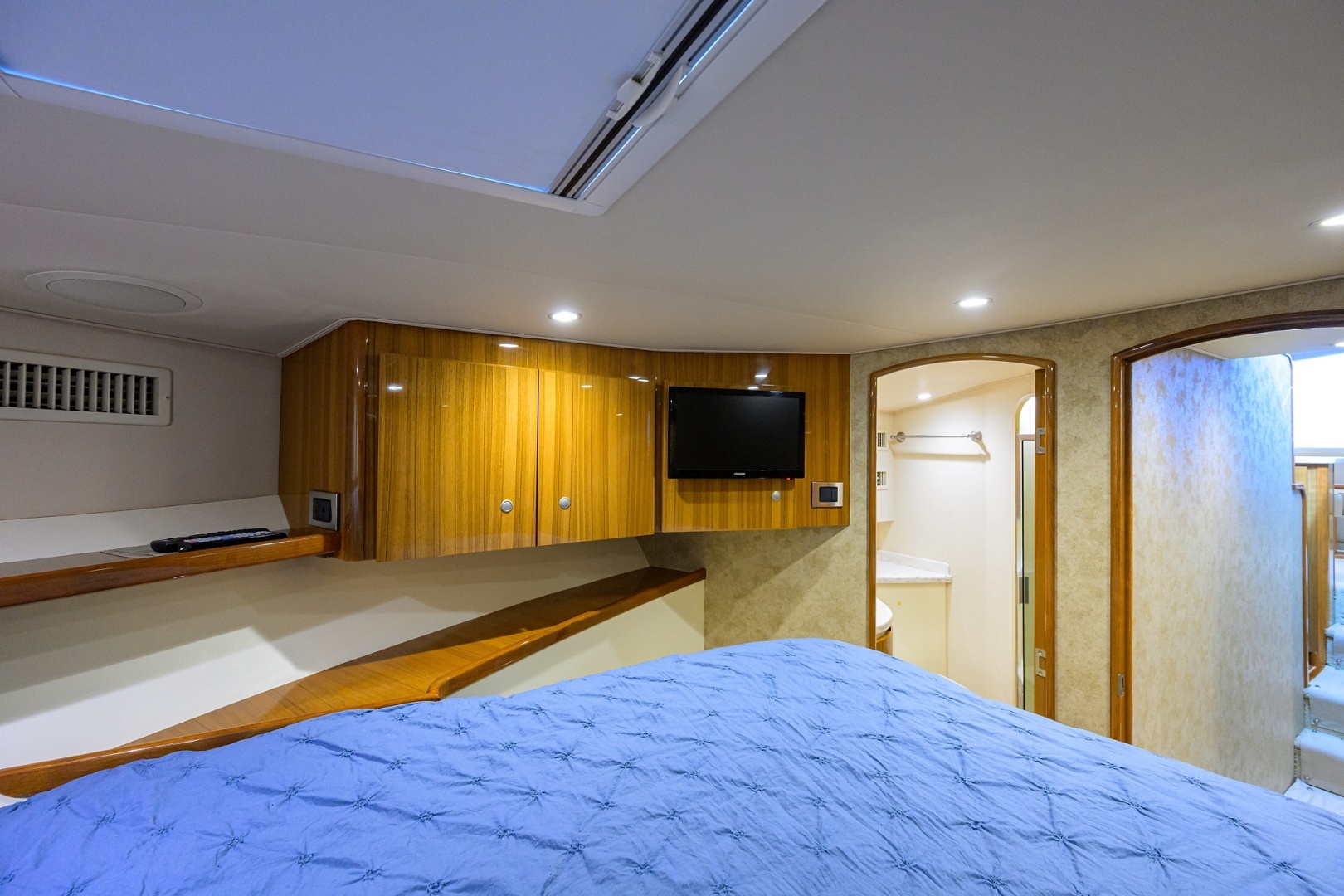 2015 Viking 42 Convertible - Image 14