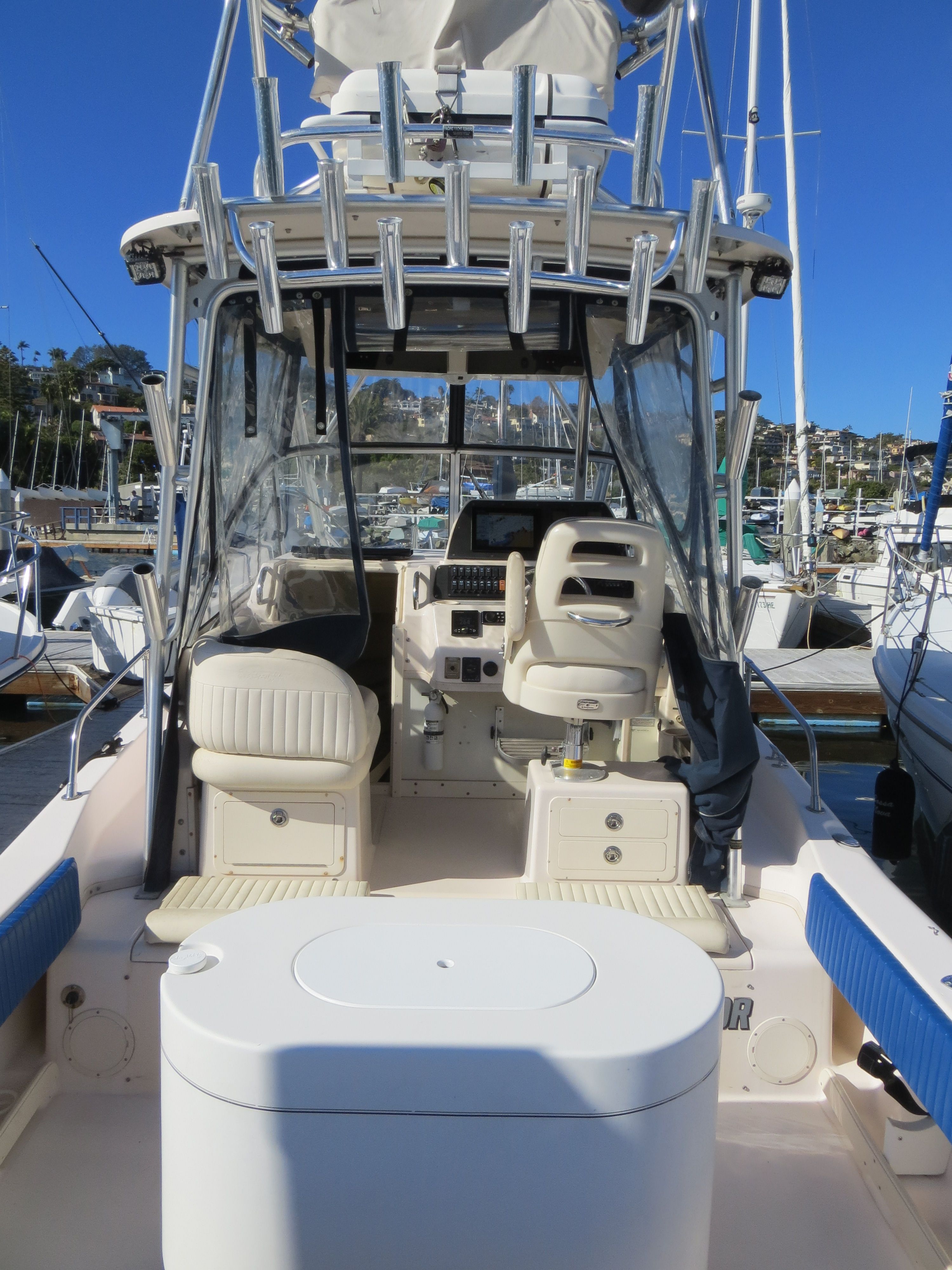 The image shows the cockpit of a 2007 Grady-White Sailfish 282 boat in a marina.