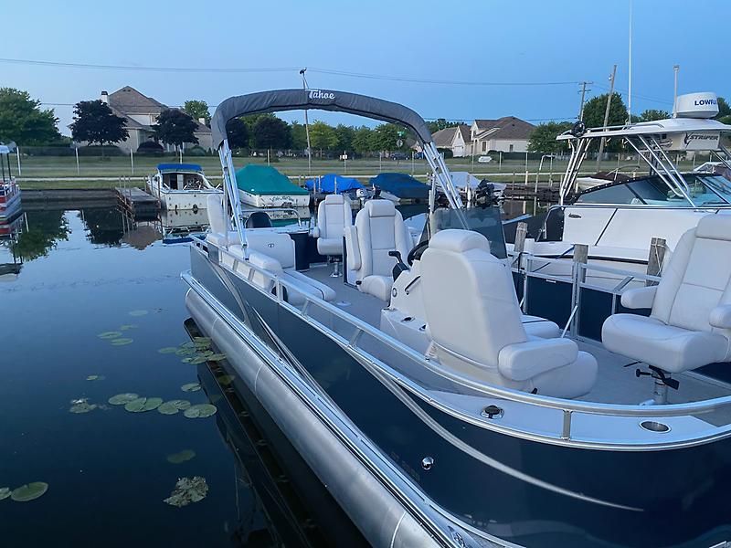 2022 Tahoe GT 2585 CCF Tritoon