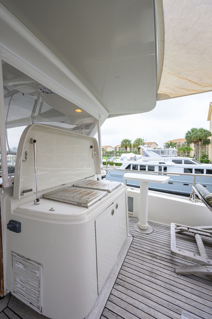 2013 Hatteras 80 Motor Yacht - Image 47