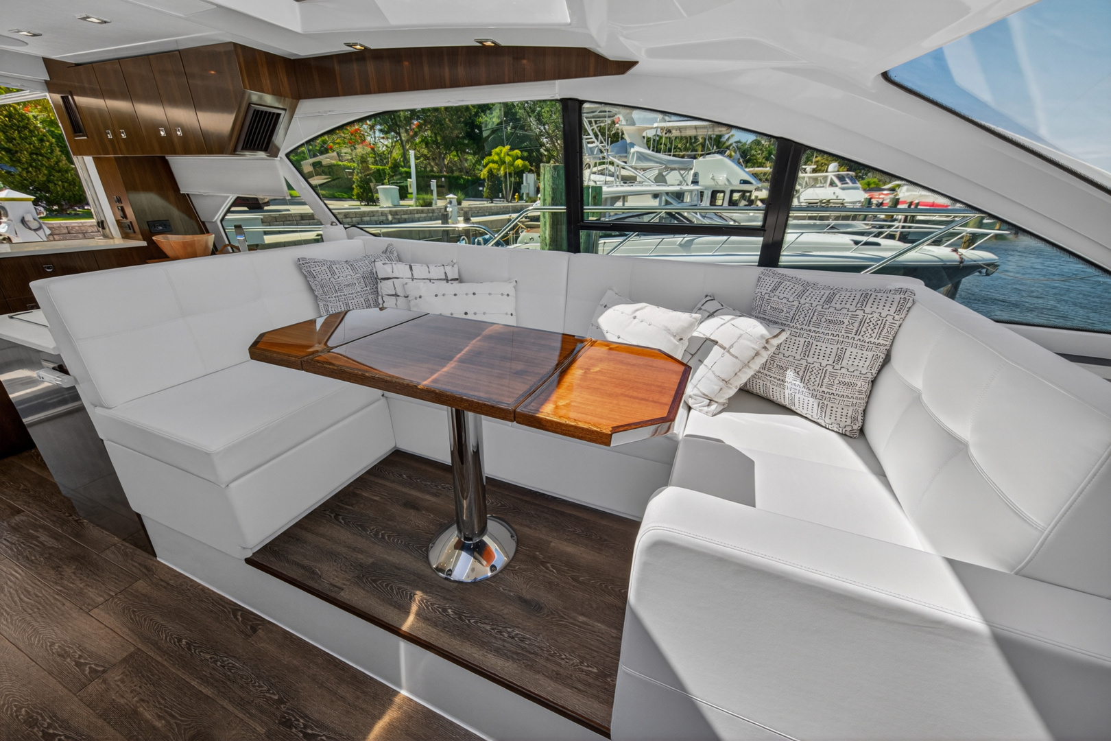 2023 Cruisers Yachts 50 CANTIUS - Image 47
