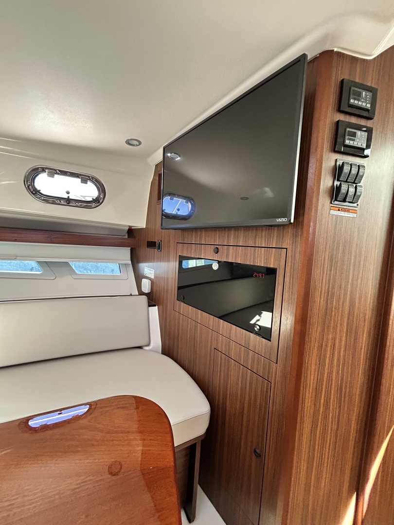 2018 Pursuit OS 355 Offshore - Image 6