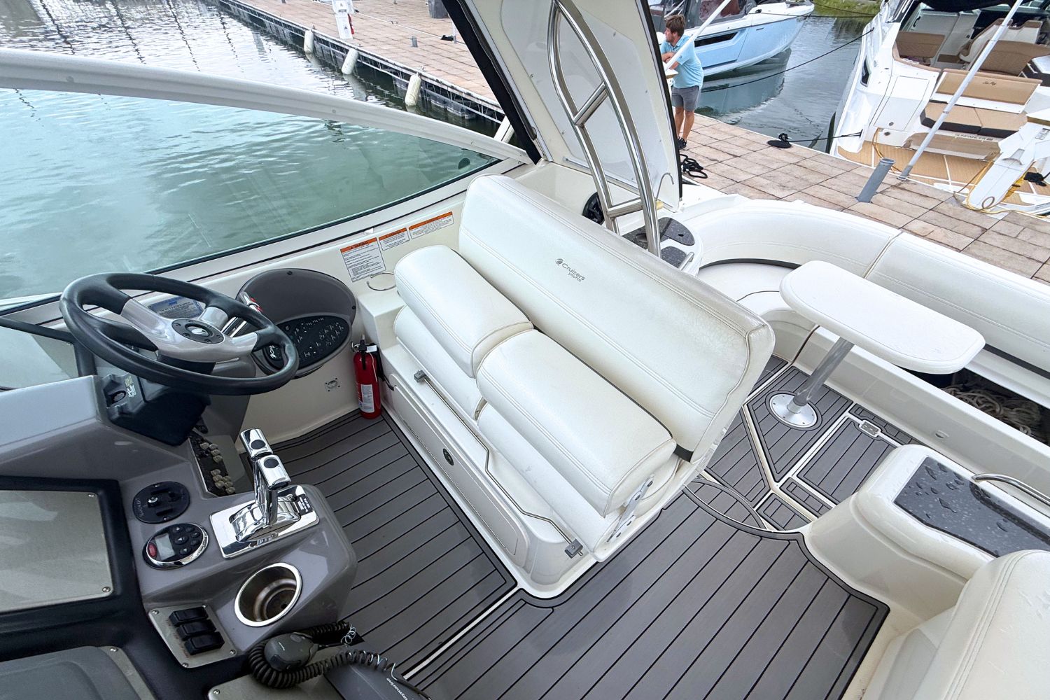 2007 Cruisers Yachts 420 Express - 13