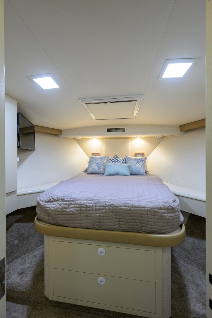 1992 Hatteras 46 Convertible - Image 24