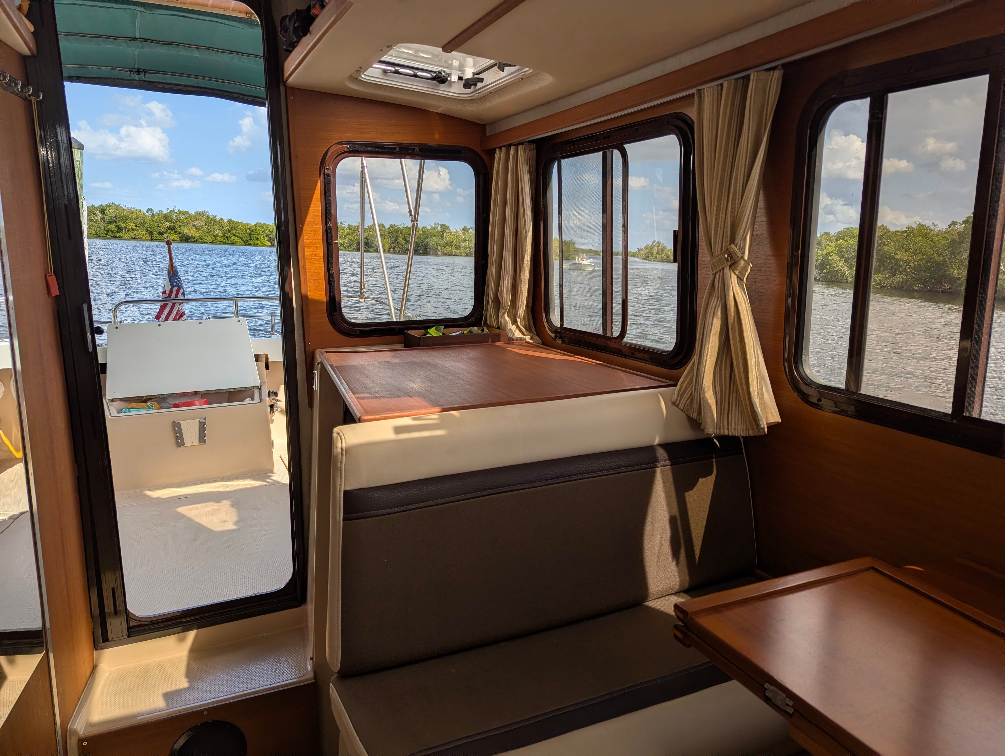 2014 Ranger Tugs R-27 - 32