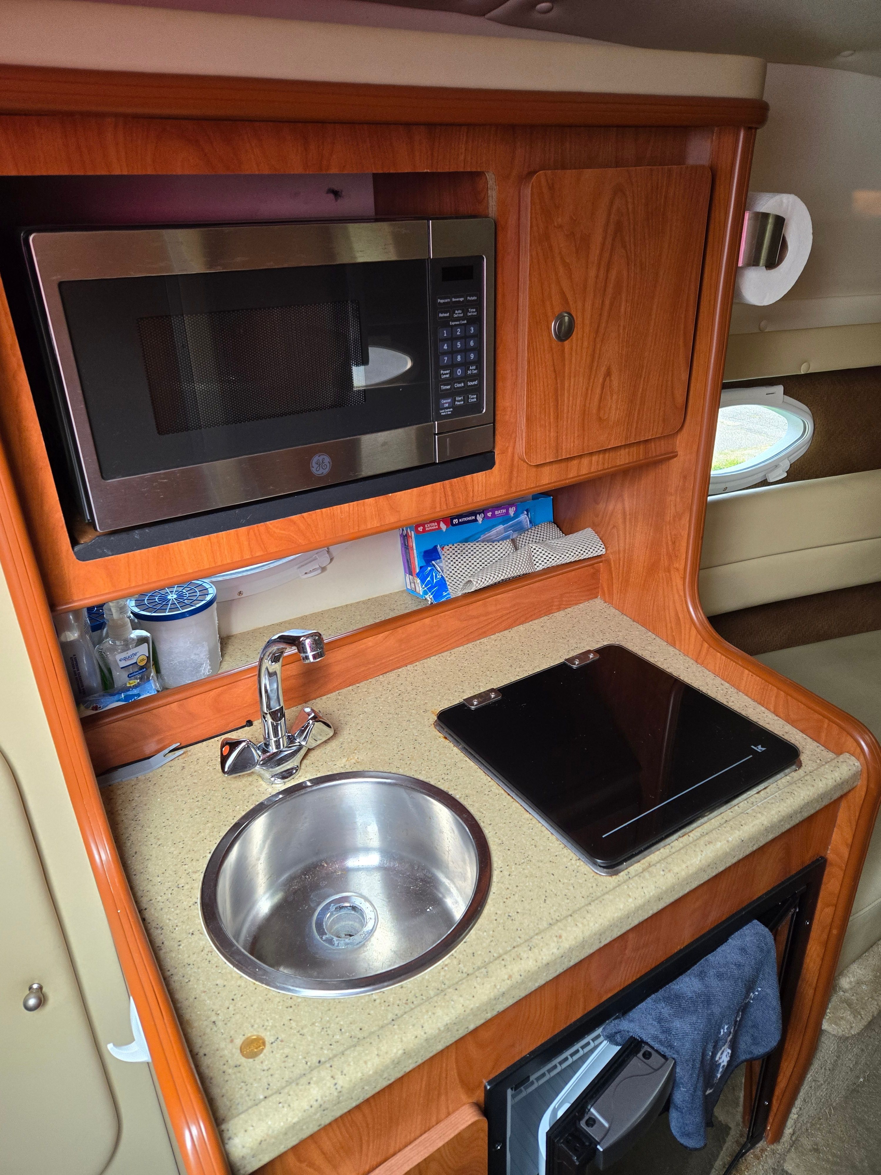 2006 Rinker 270 Express Cruiser - 29