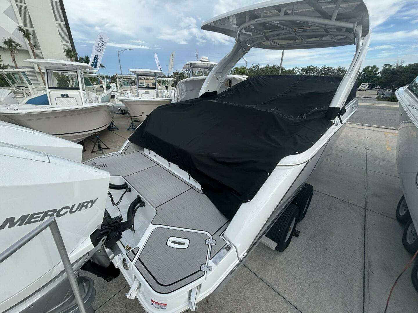 2026 Four Winns H9 - Image 3