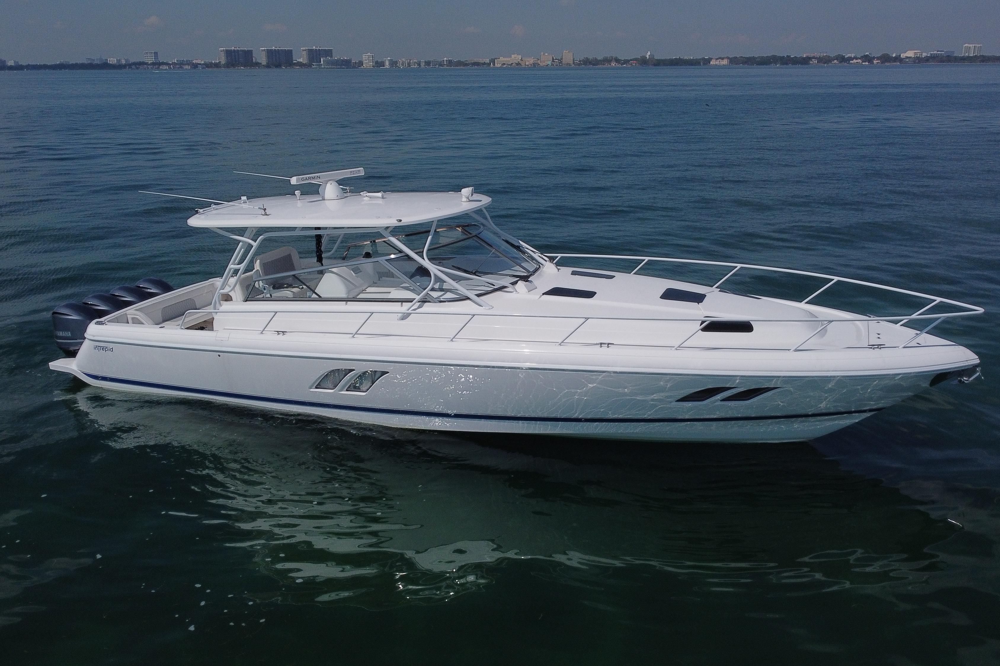 2017 Intrepid 475 Sport Yacht