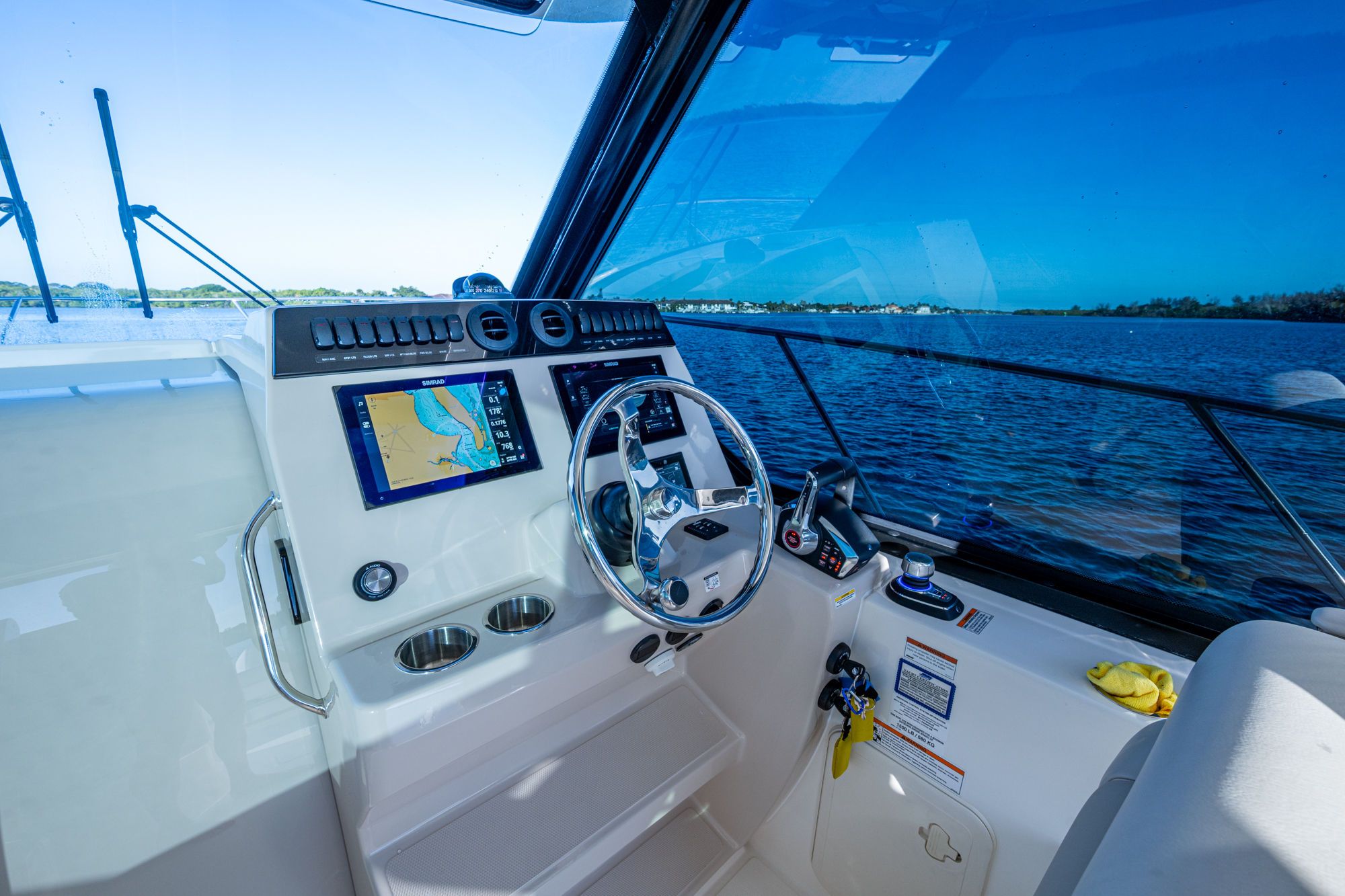 2023 BOSTON WHALER 325 CONQUEST - Image 33