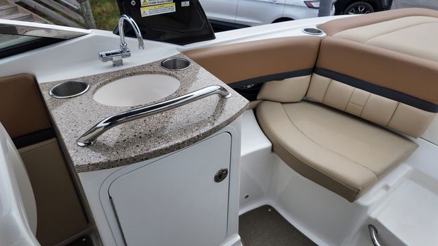 2015 Sea Ray SLX 250 - 16