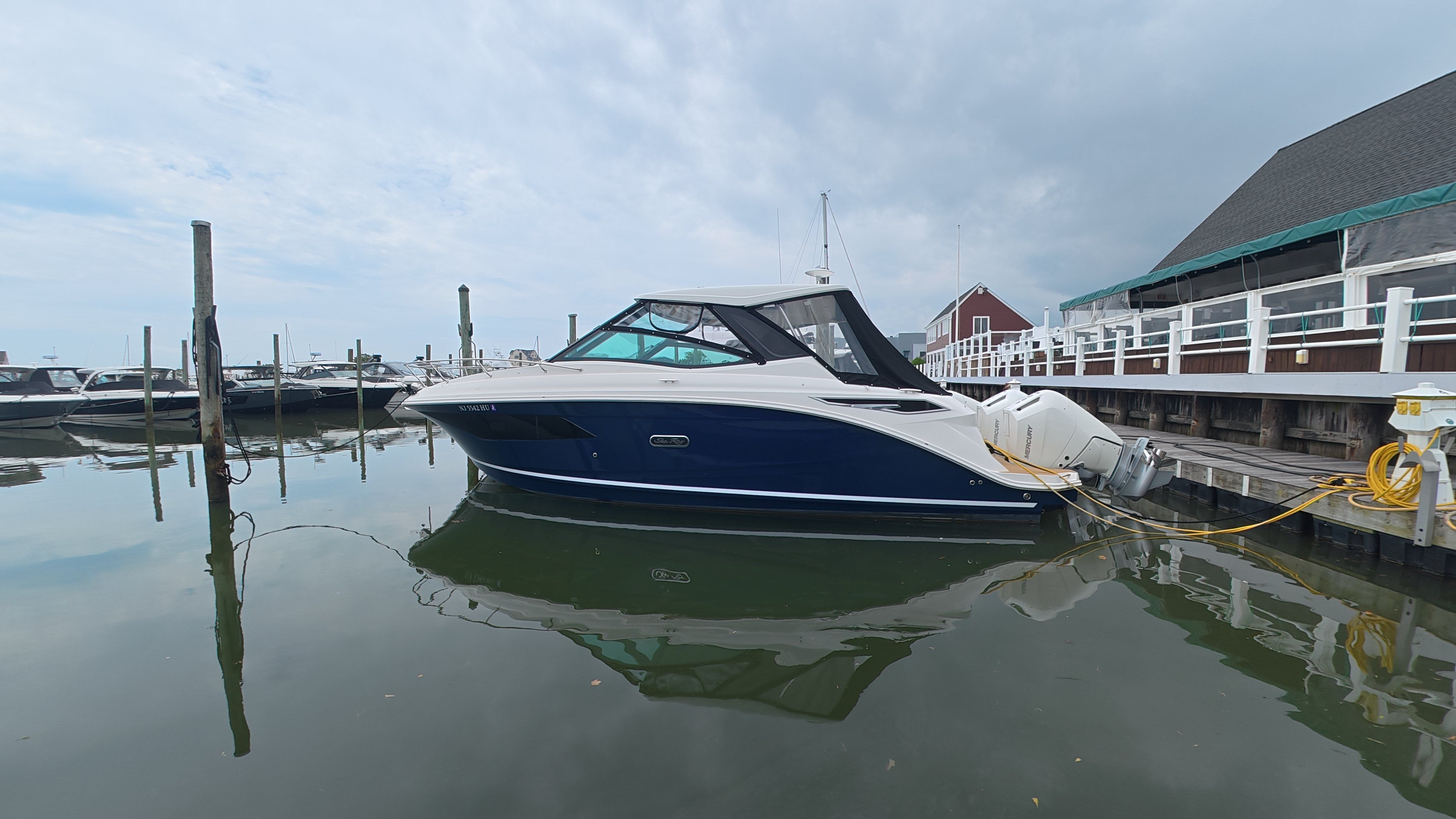 2025 Sea Ray Sundancer 320 Outboard - 3