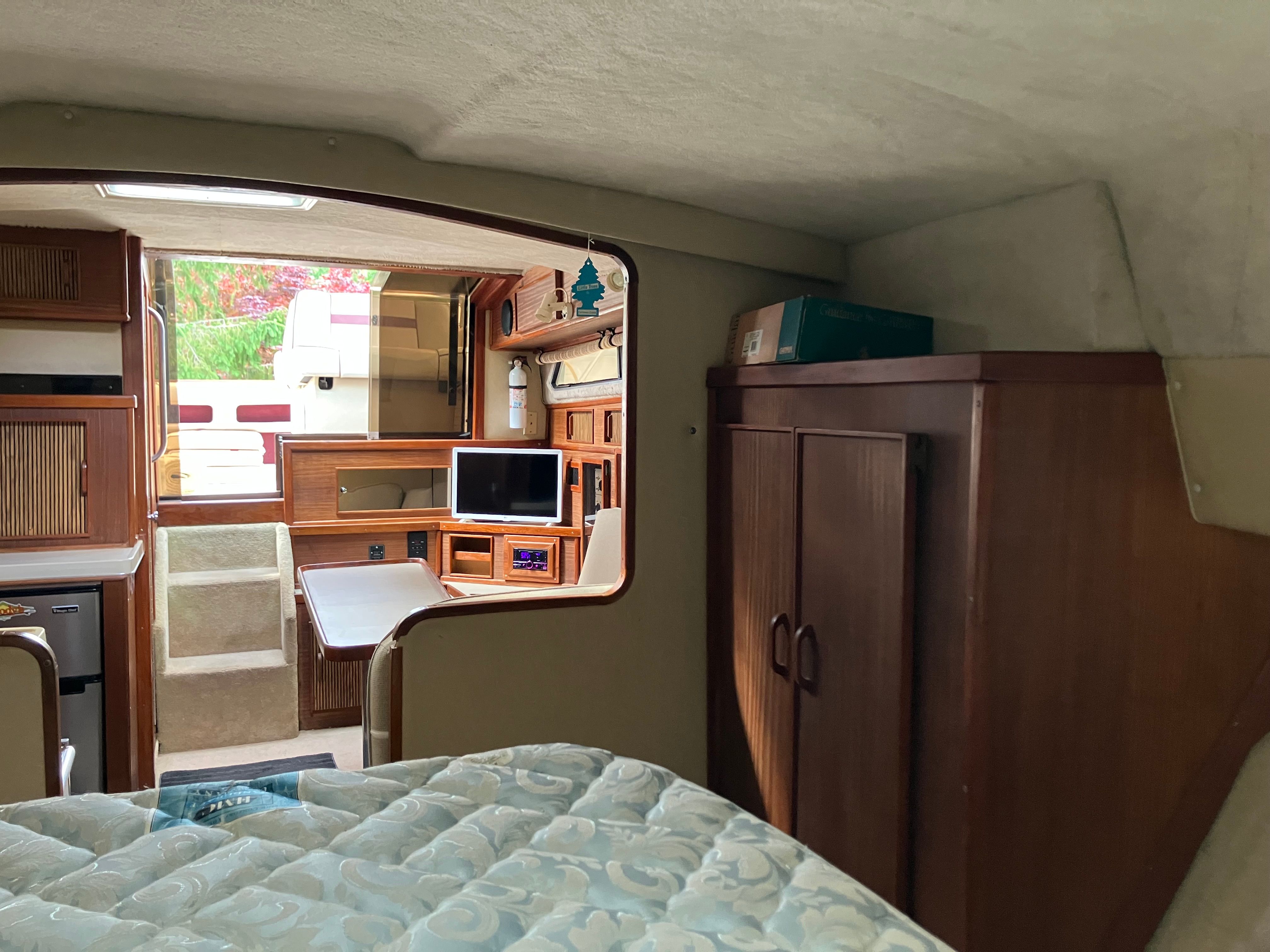1985 Sea Ray 34 Express Cuiser - 18