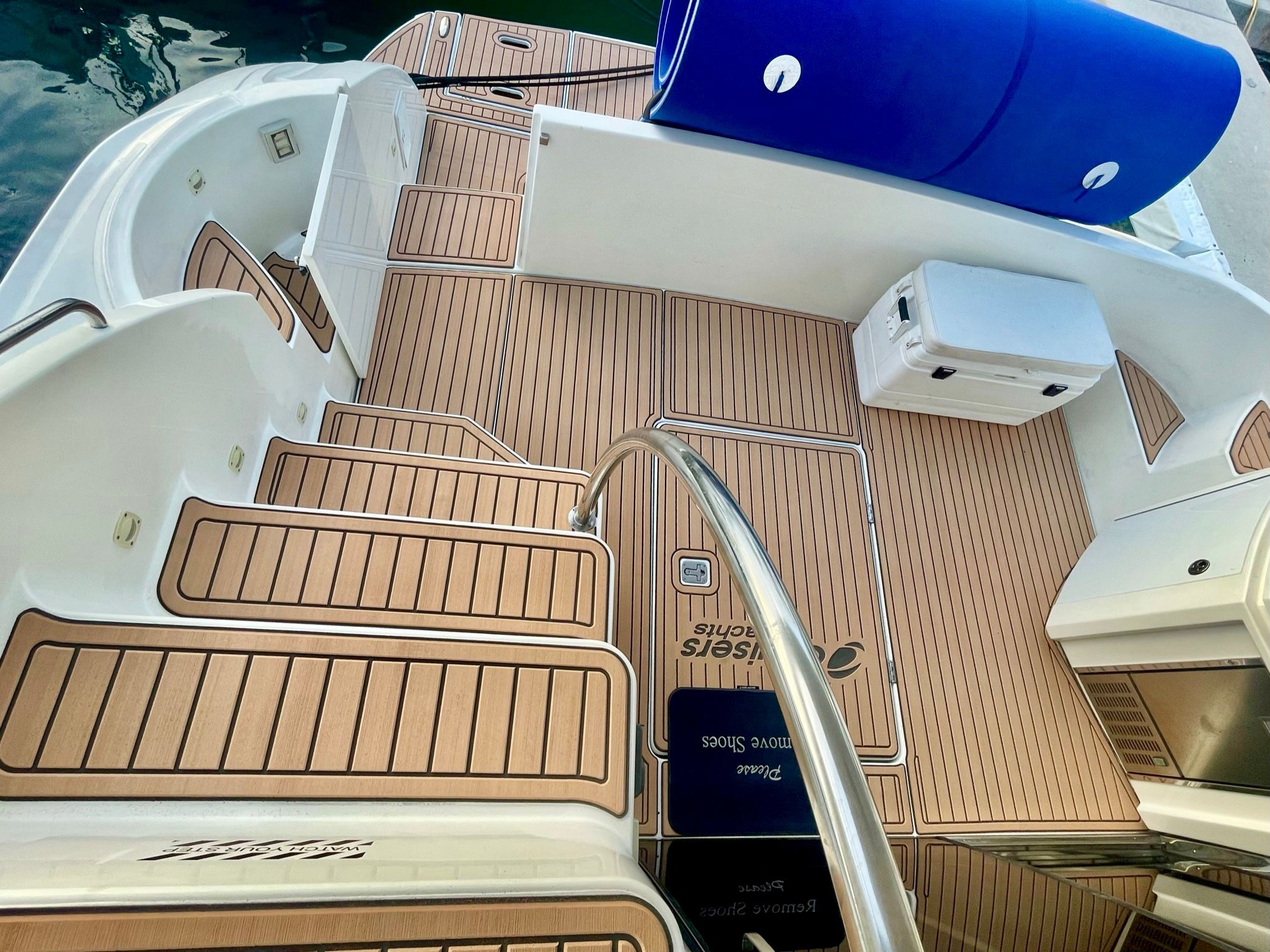 2007 Cruisers Yachts 447 - 10