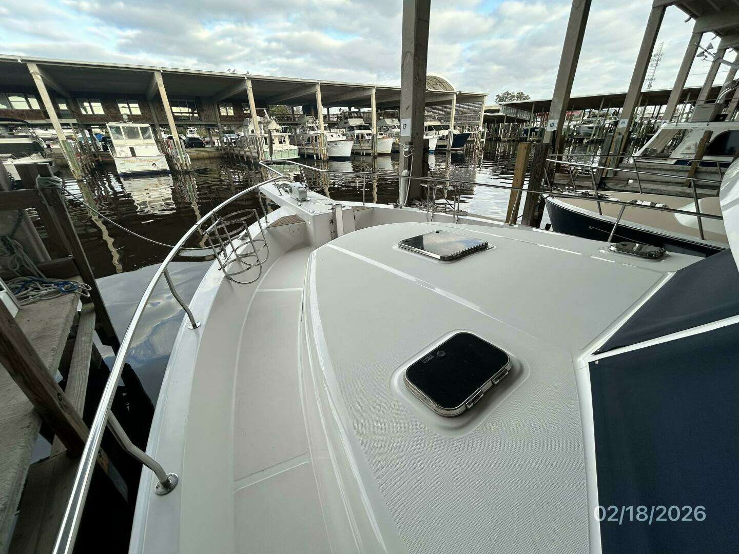 2004 Mainship 430 - Image 7