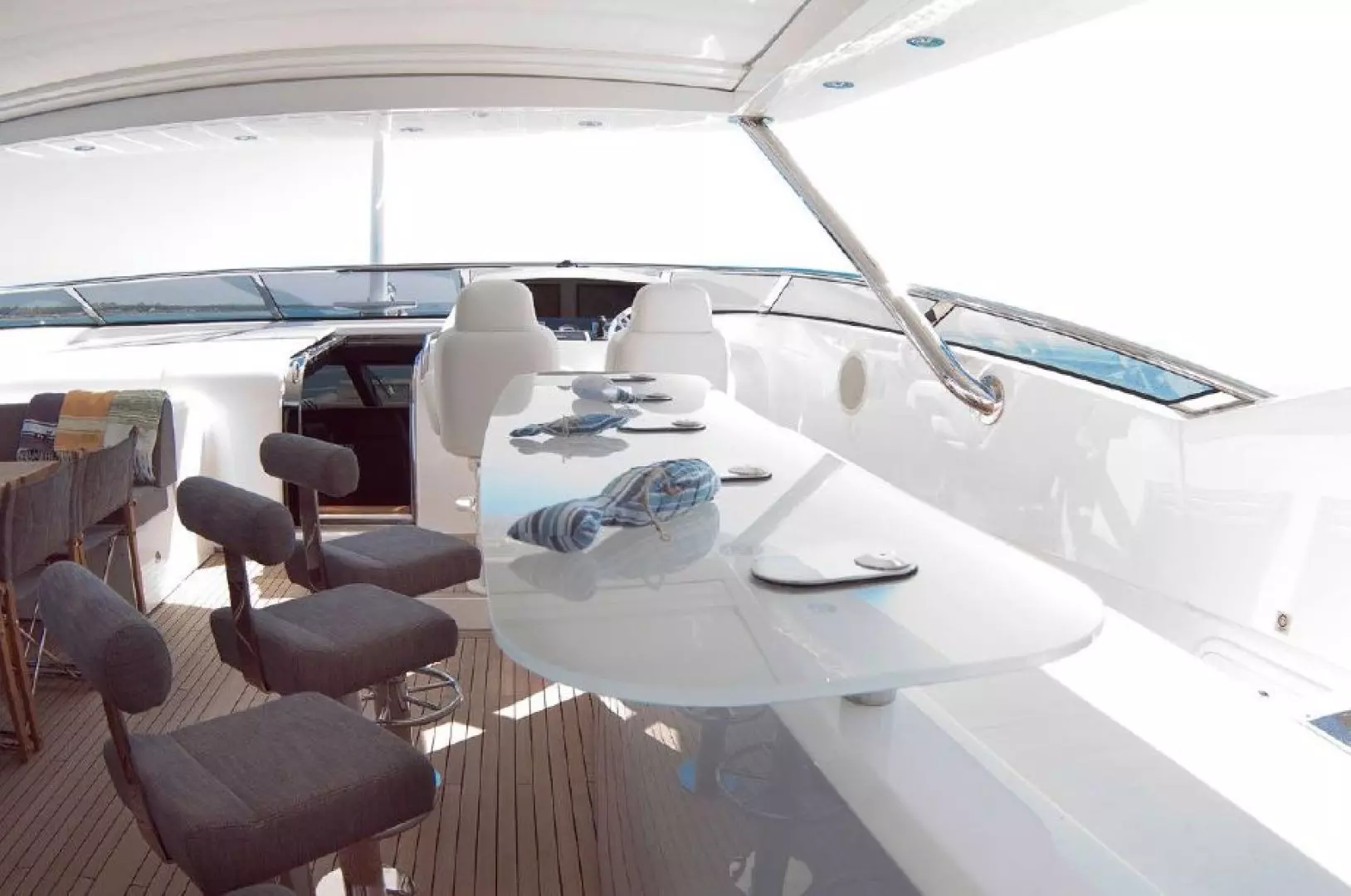 2011 Sunseeker Yacht - Image 8