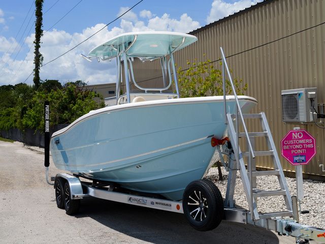 2027 Bulls Bay 230 Center Console - 5