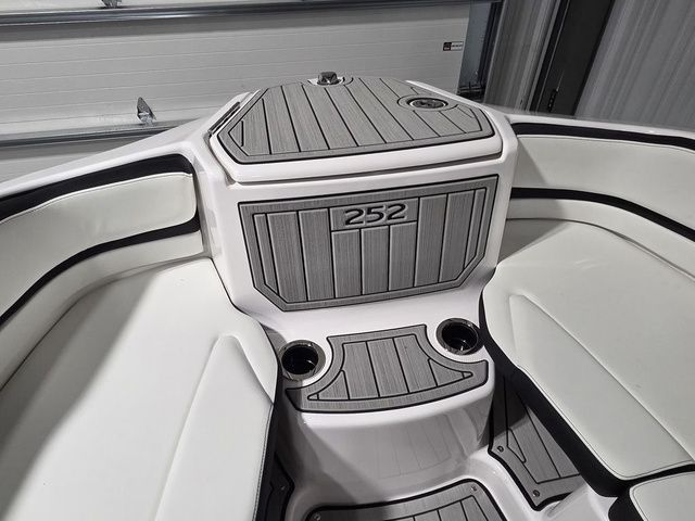 2026 Yamaha Boats 252S - 31