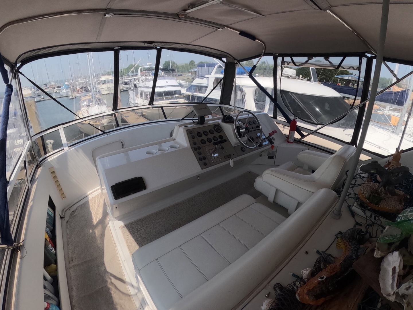 2000 Carver 406 Motor Yacht - Image 23
