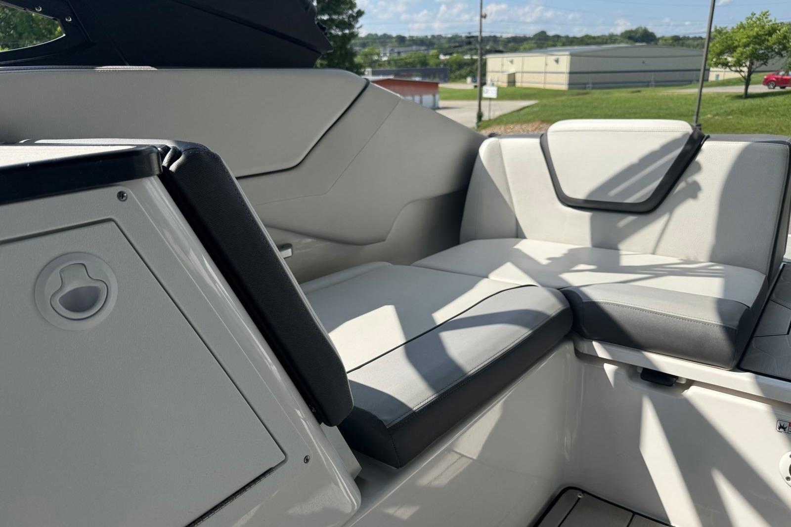 2023 Yamaha Boats 252XE interior seating with modern design and comfortable upholstery.