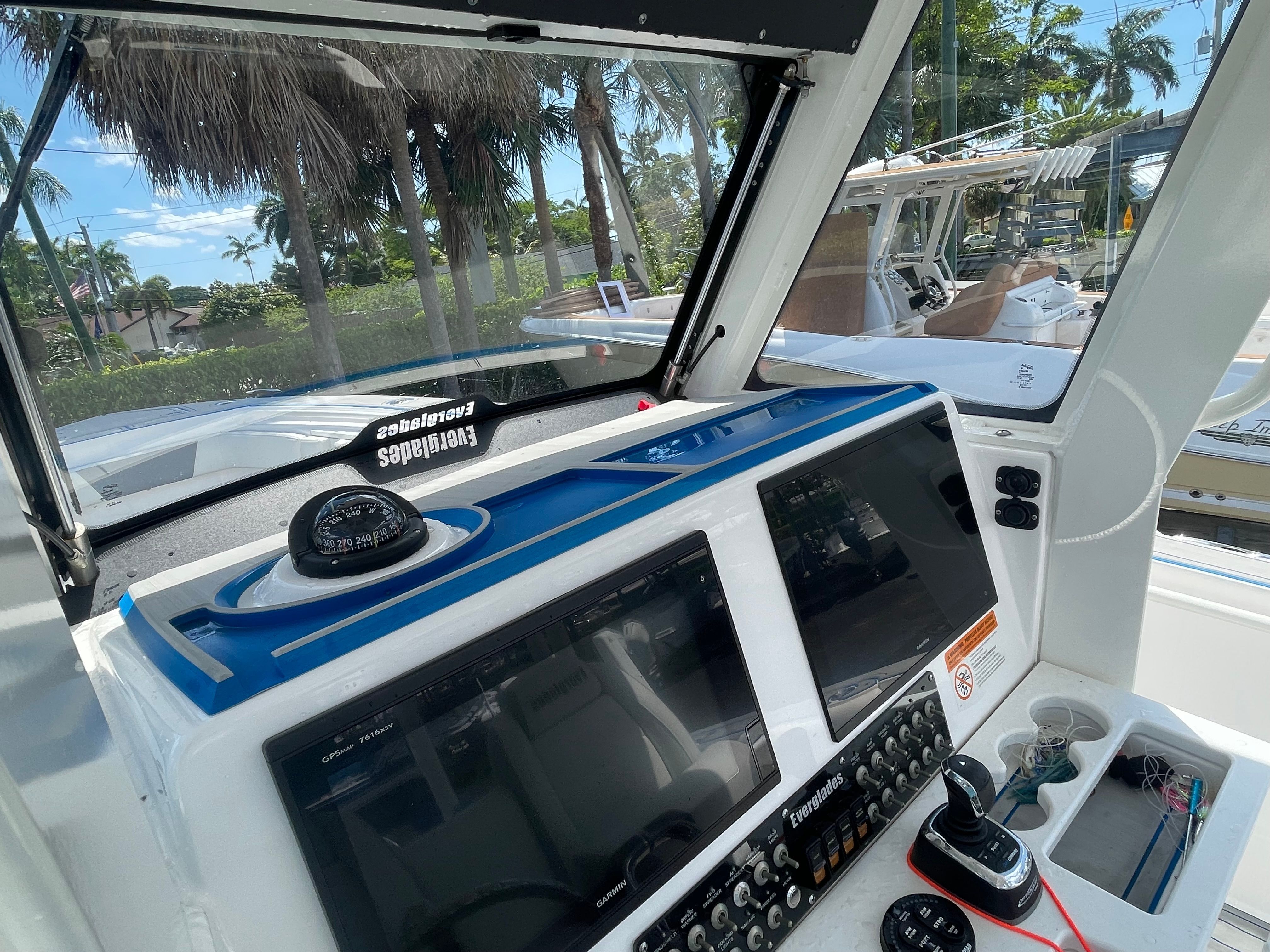 2017 Everglades 325 Center Console - 18