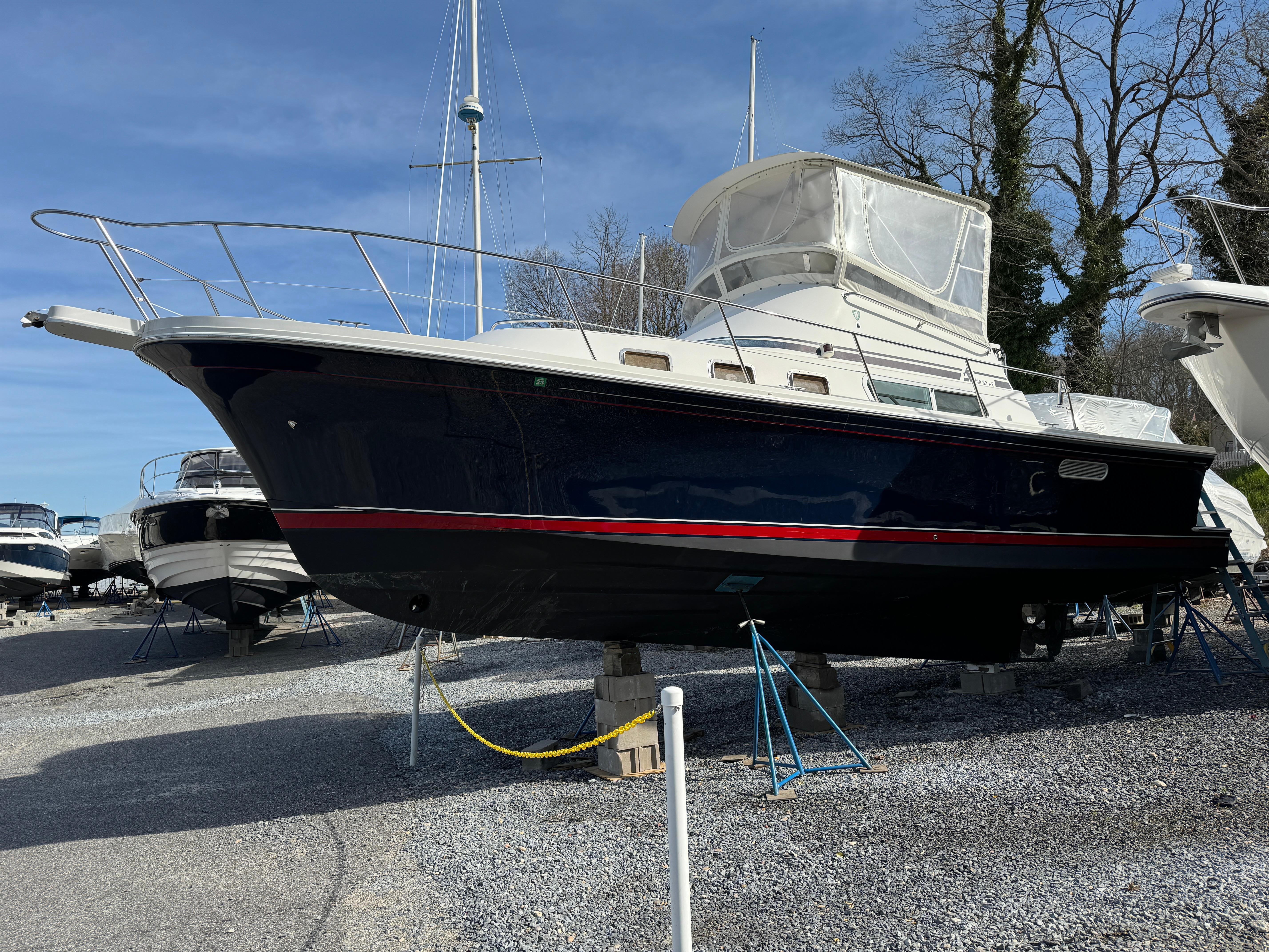2001 Albin 32 + 2 Command Bridge
