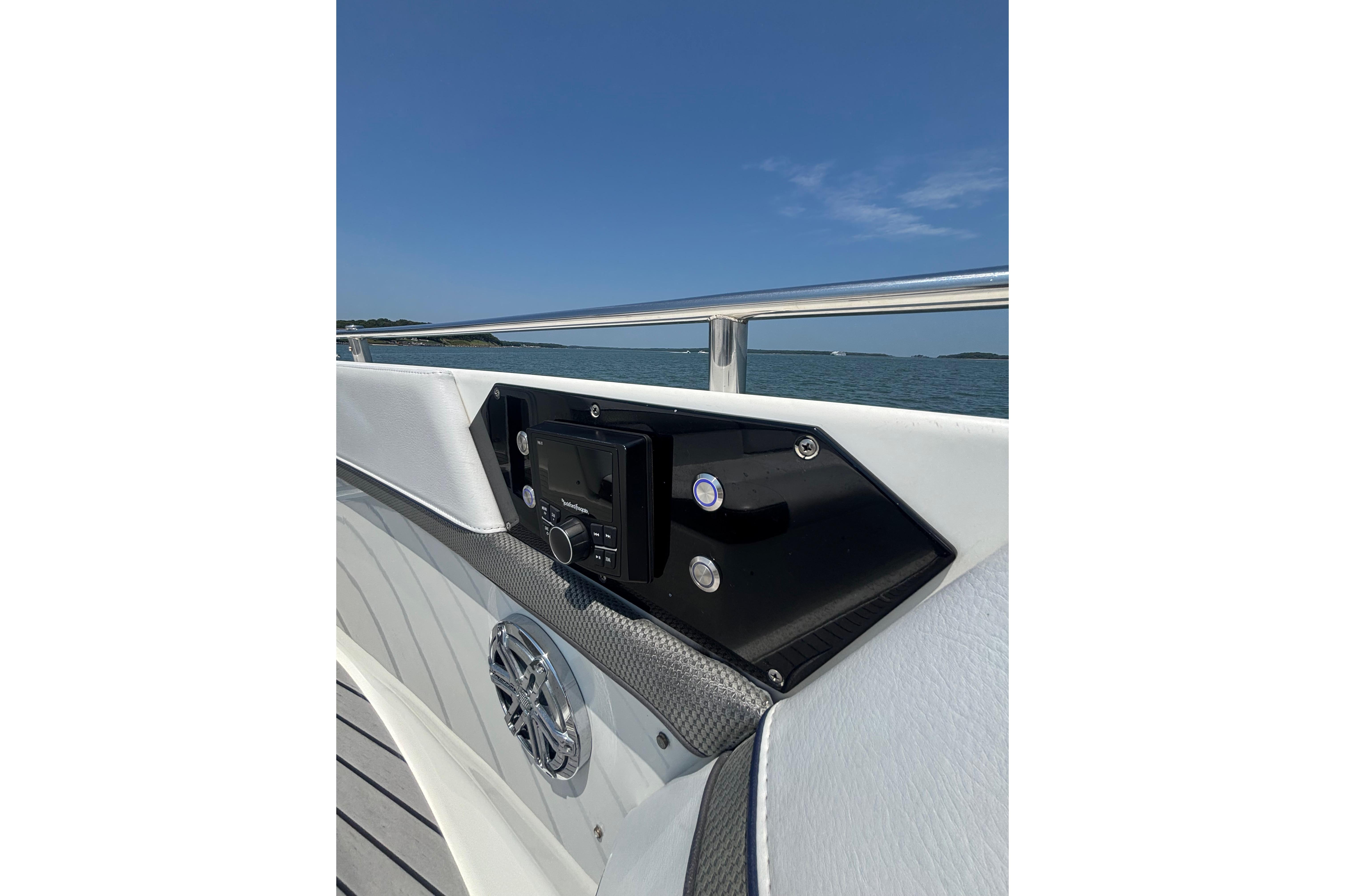 2019 Formula 430 Super Sport Crossover boat dashboard with ocean view.