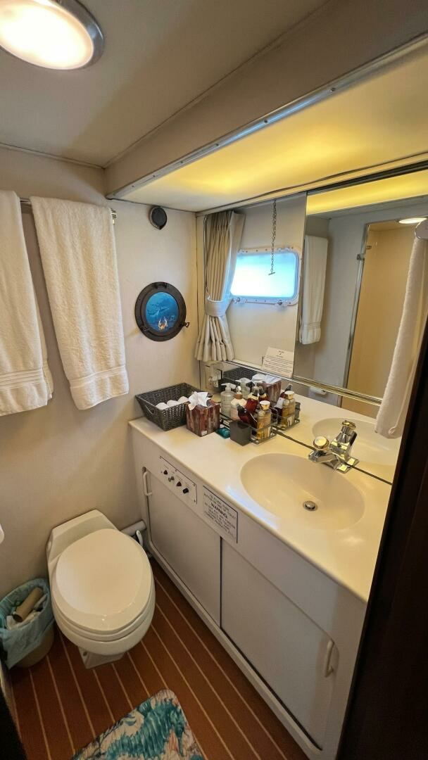 1987 Hatteras Motoryacht - Image 33