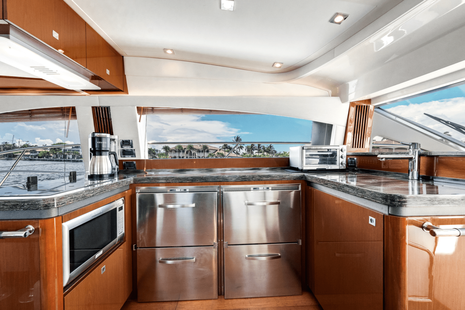 2017 Sea Ray 510 FLYBRIDGE - Image 30