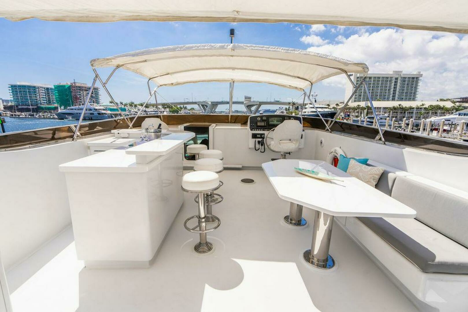 2001 Intermarine — - Image 25
