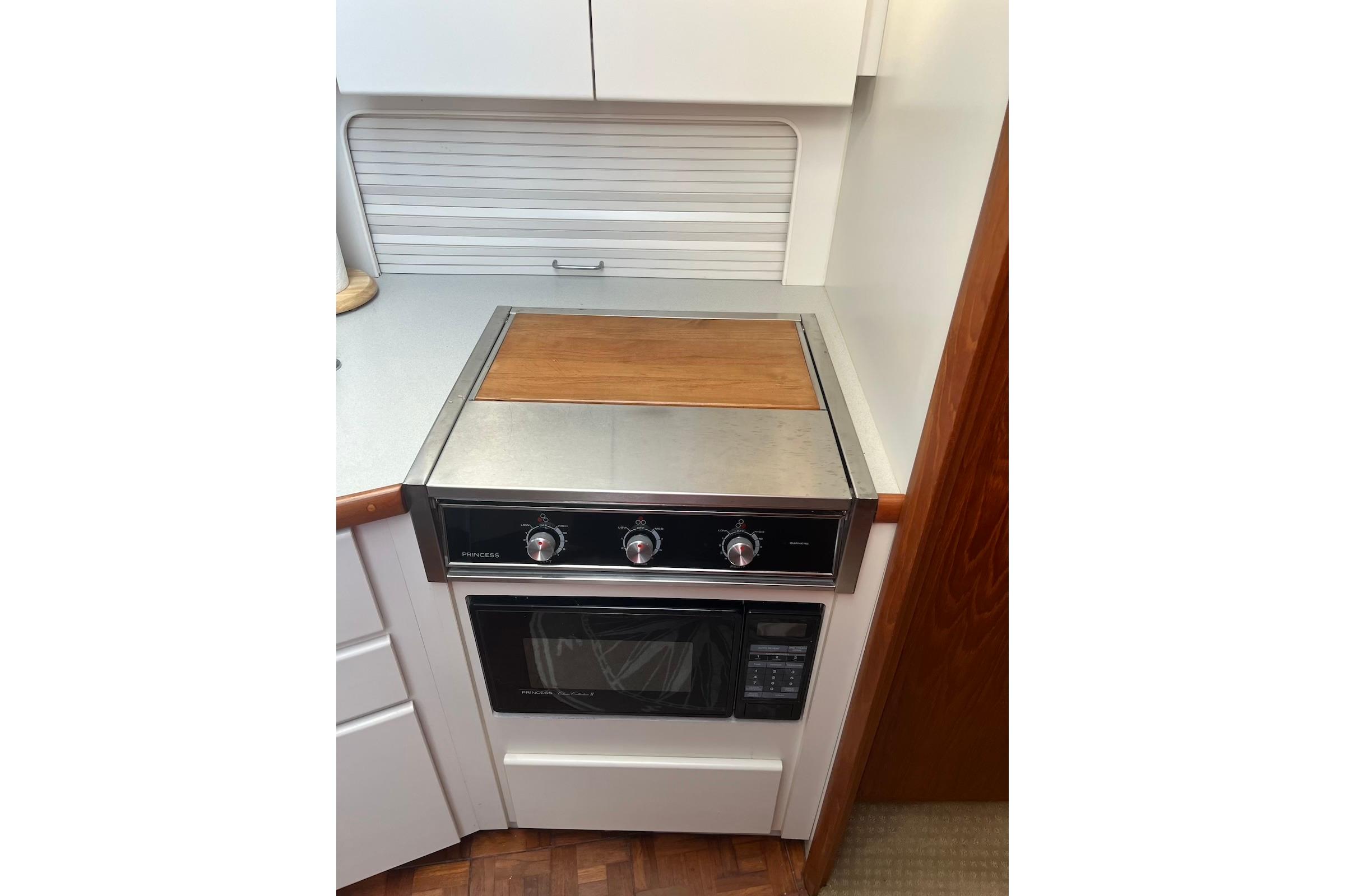 1993 Carver 350 Aft Cabin Motor Yacht kitchen with stove and oven.