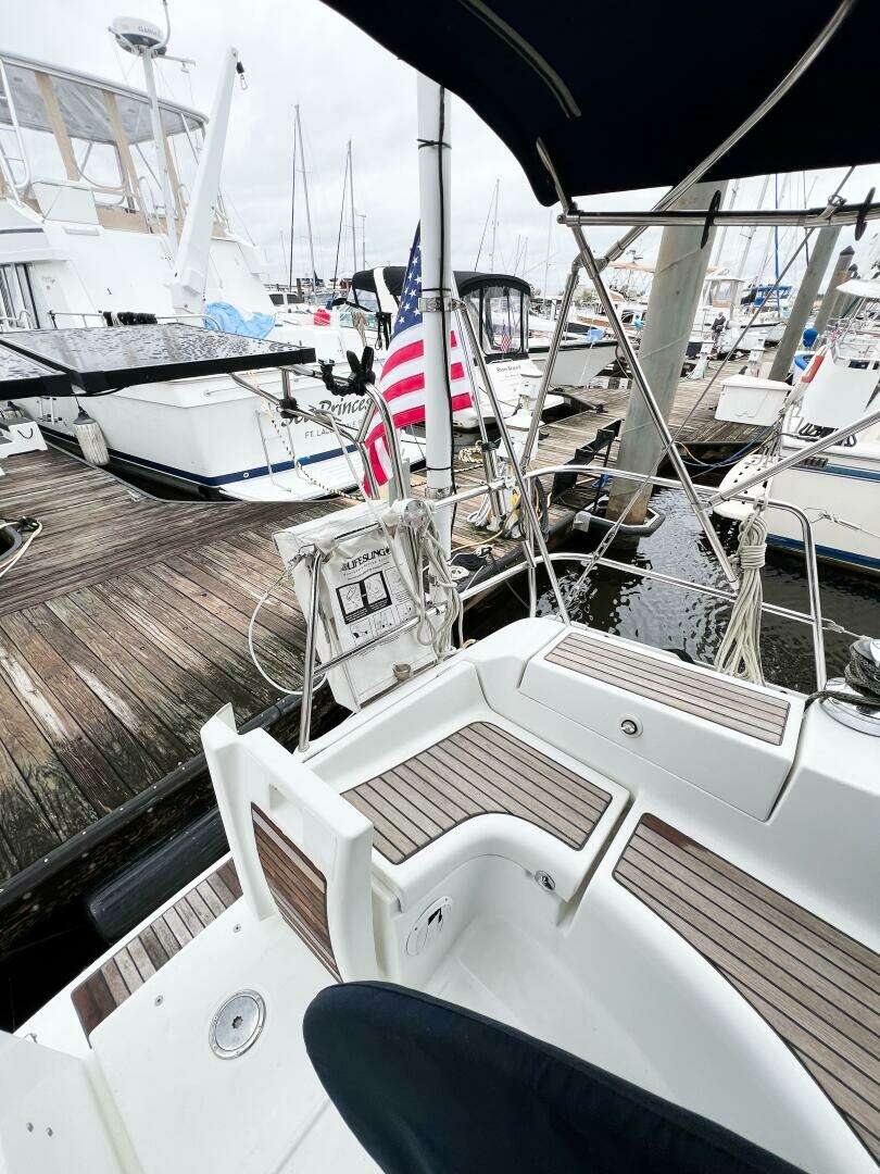 2007 Beneteau 373 - Image 11