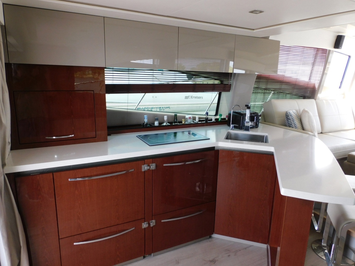 2019 Sea Ray 550L - Image 55