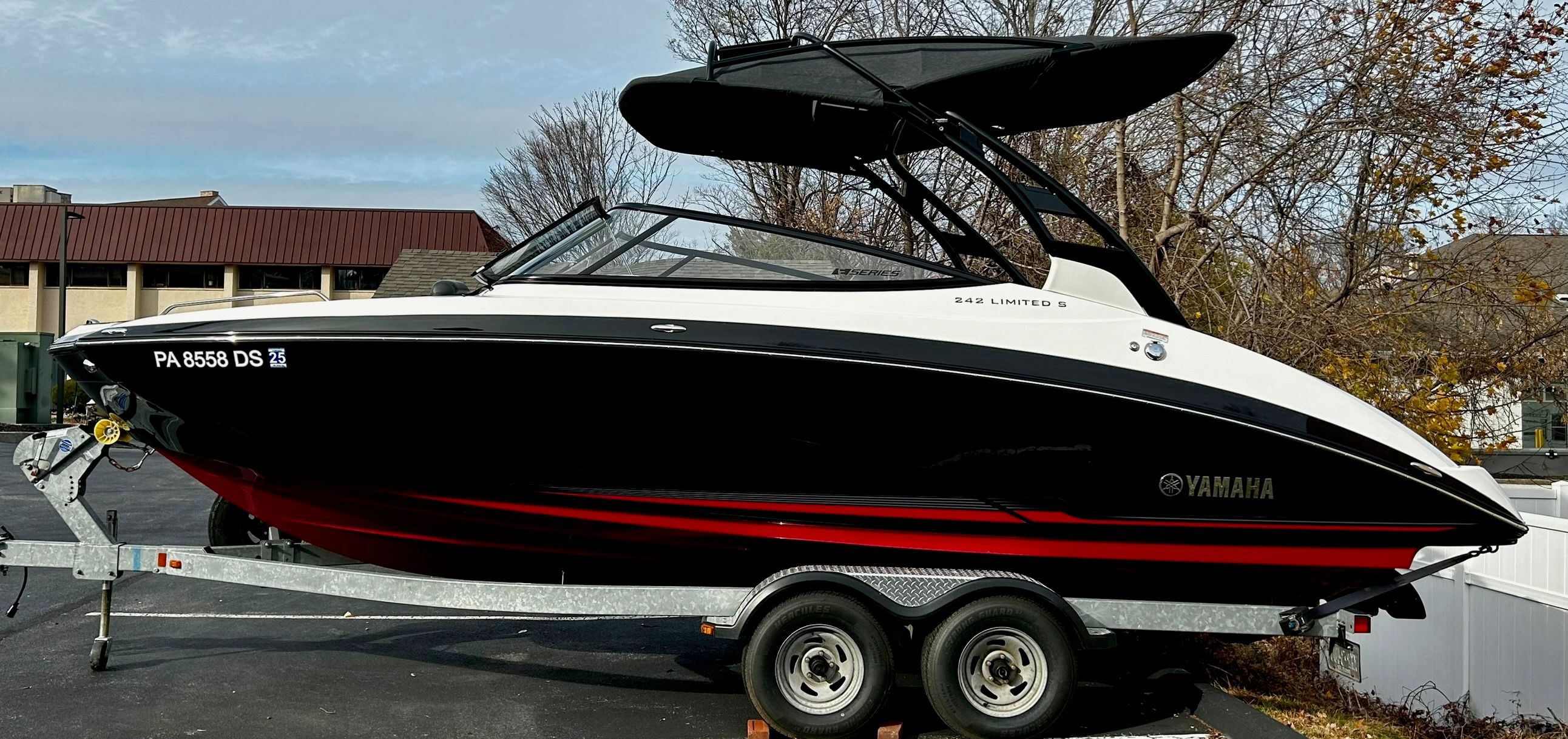 2017 Yamaha Boats 242 Limited S E-Series