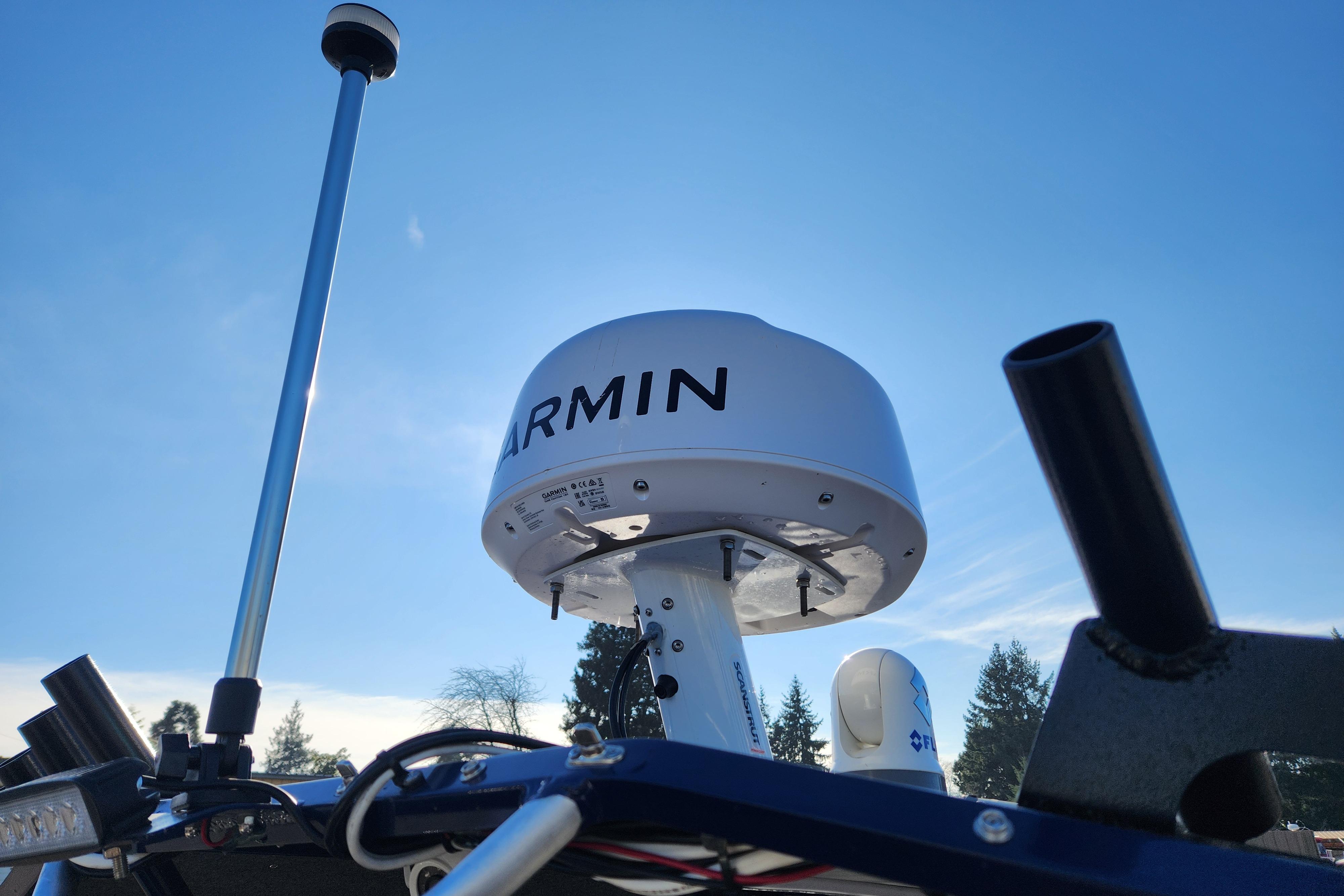 Radar equipment on 2025 Thunder Jet 21 Chinook OS boat under clear blue sky.