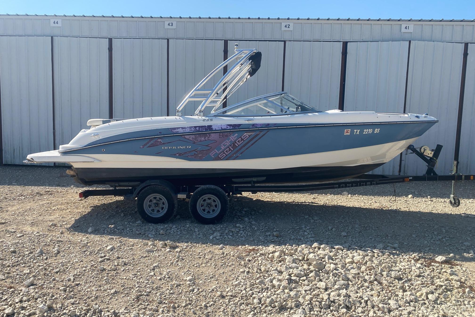 2012 Bayliner 235 Bowrider