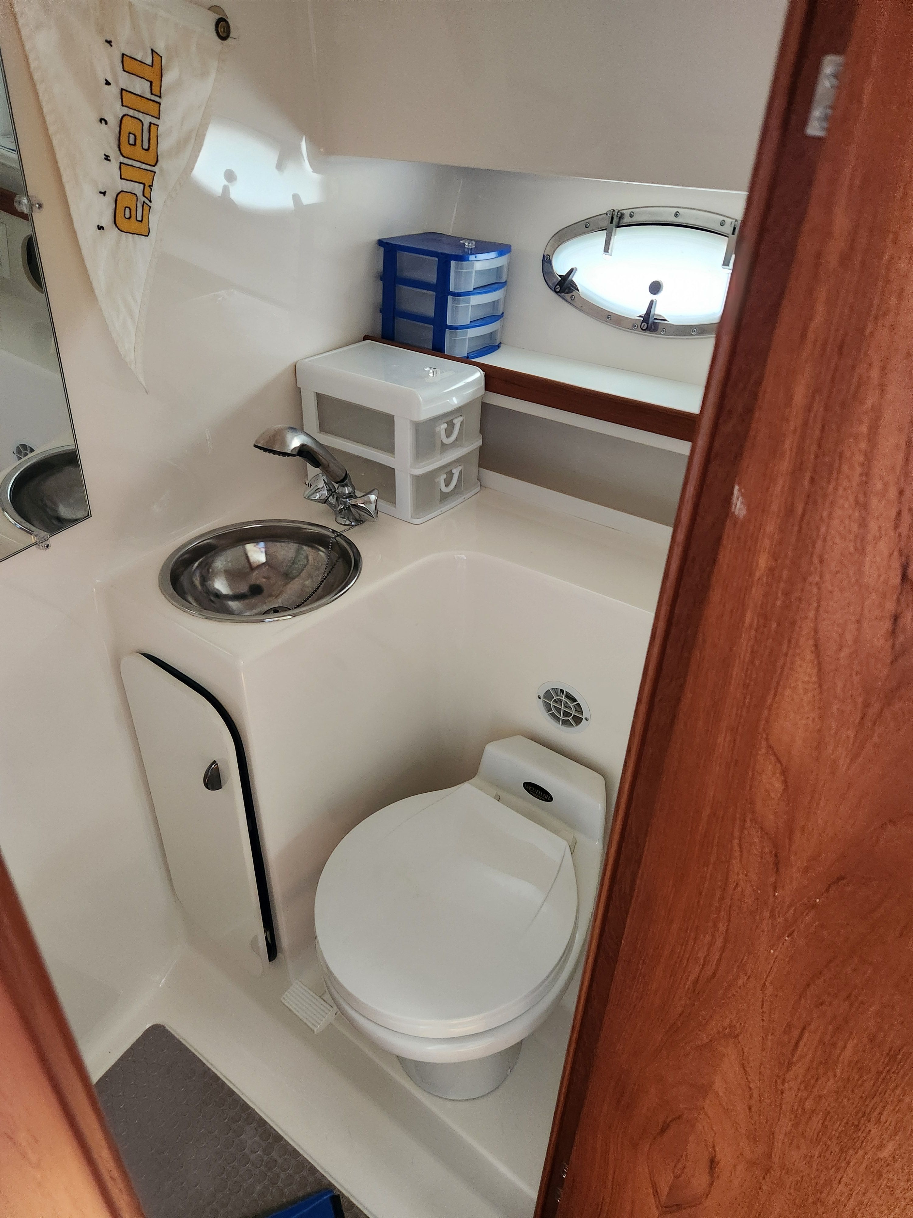 2000 Tiara Yachts 3100 Open - 11