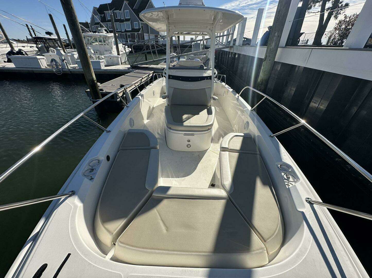 2022 Boston Whaler 270 Dauntless - Image 9
