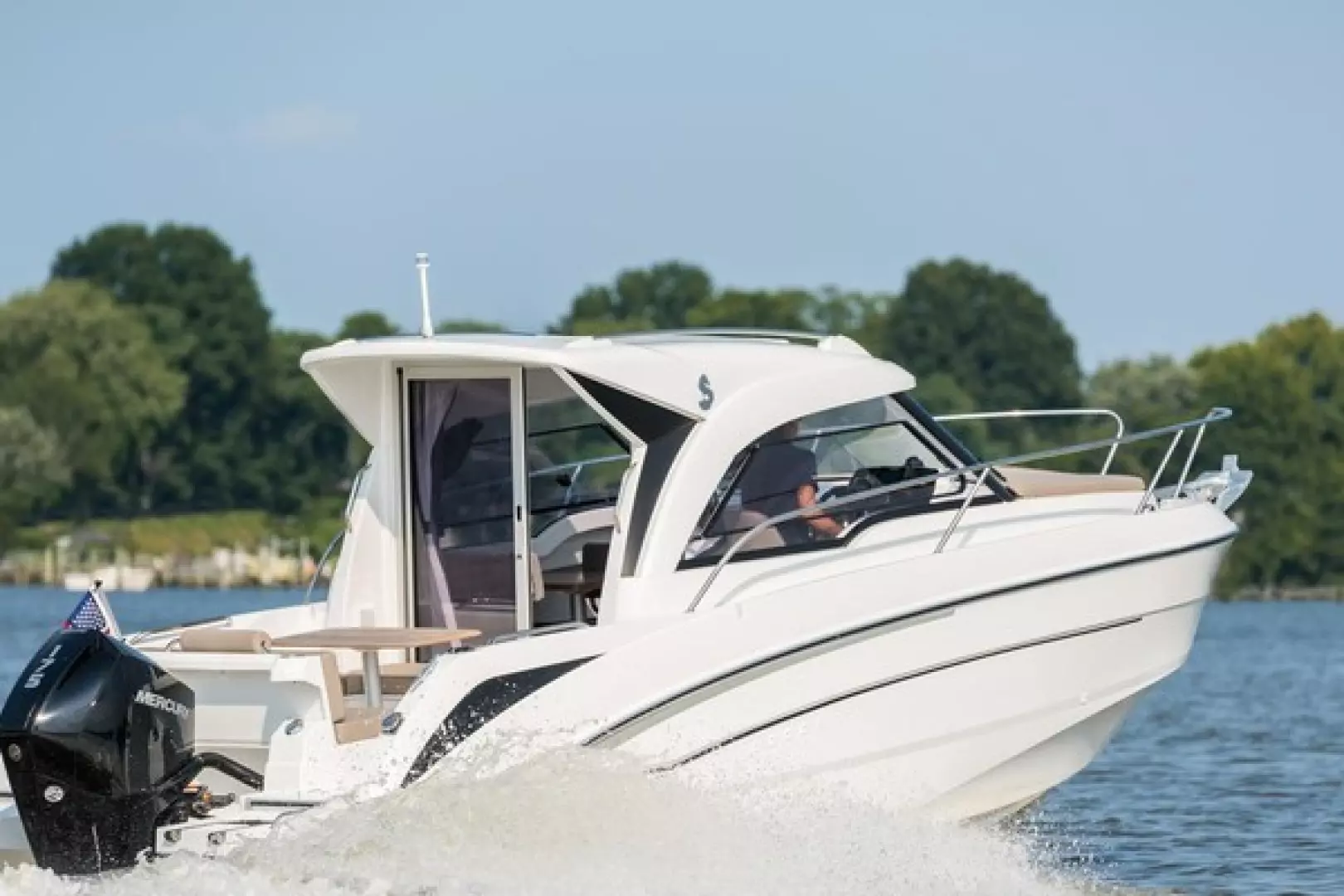 2026 Beneteau Antares 7 - Image 2